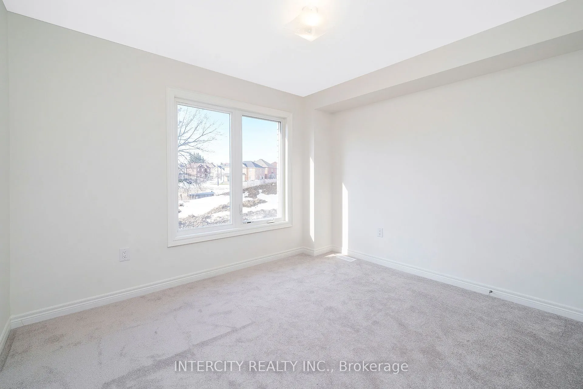 12 Queenpost Drive