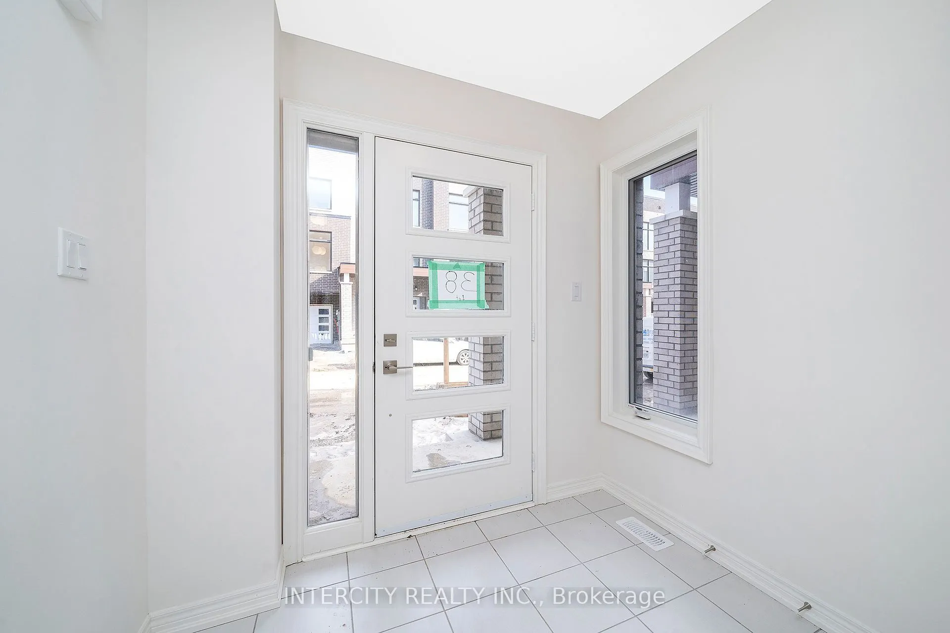 12 Queenpost Drive