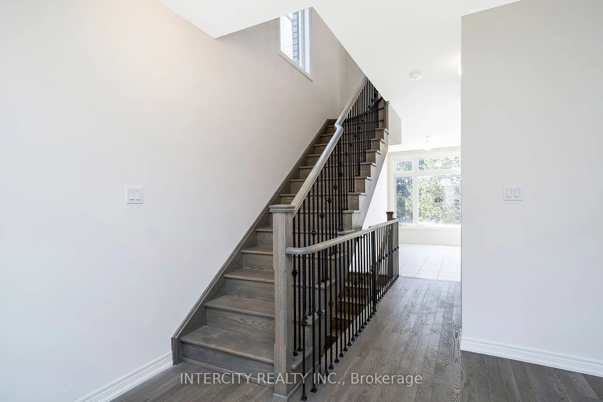 12 Queenpost Drive