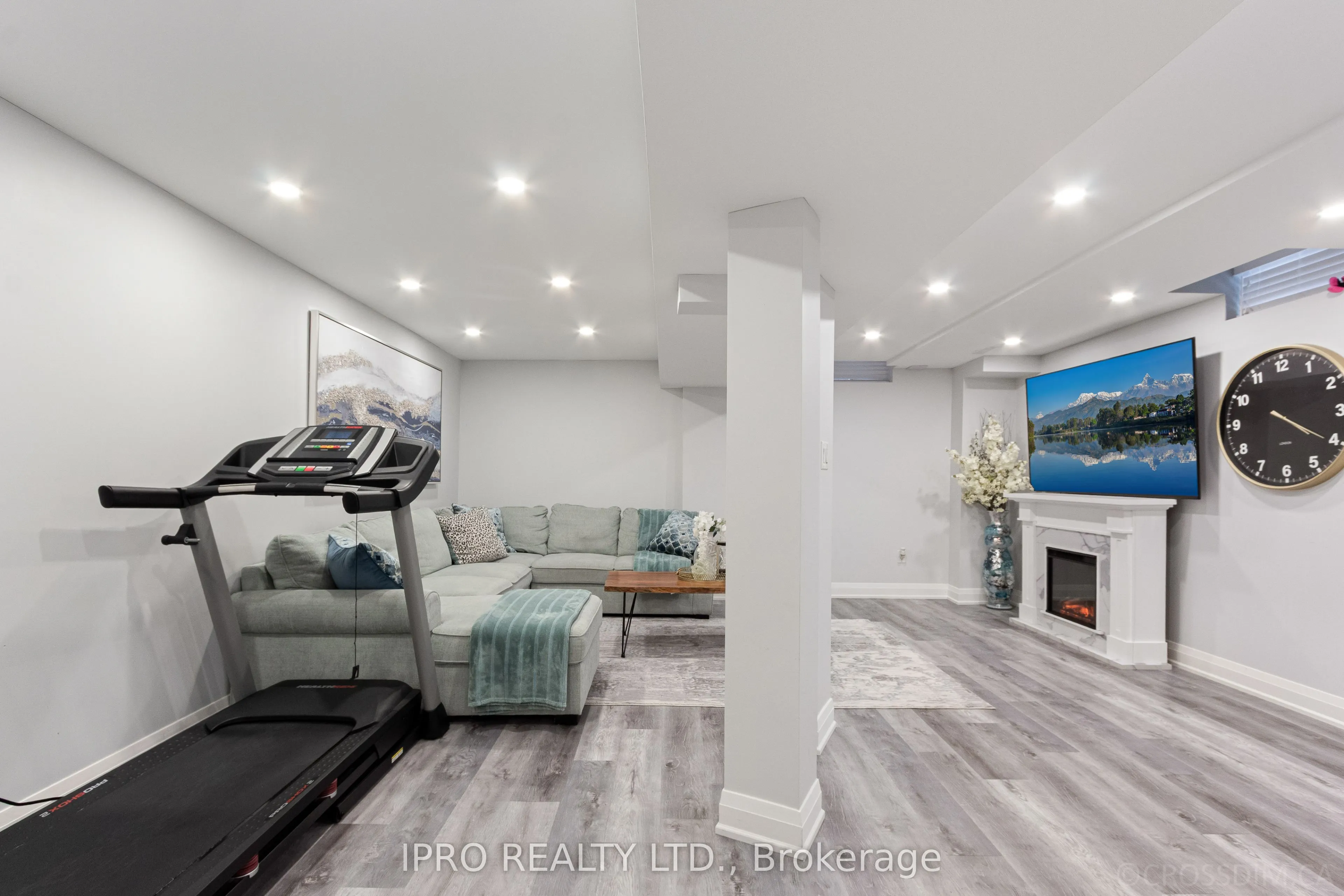 3814 Ridgepoint Way