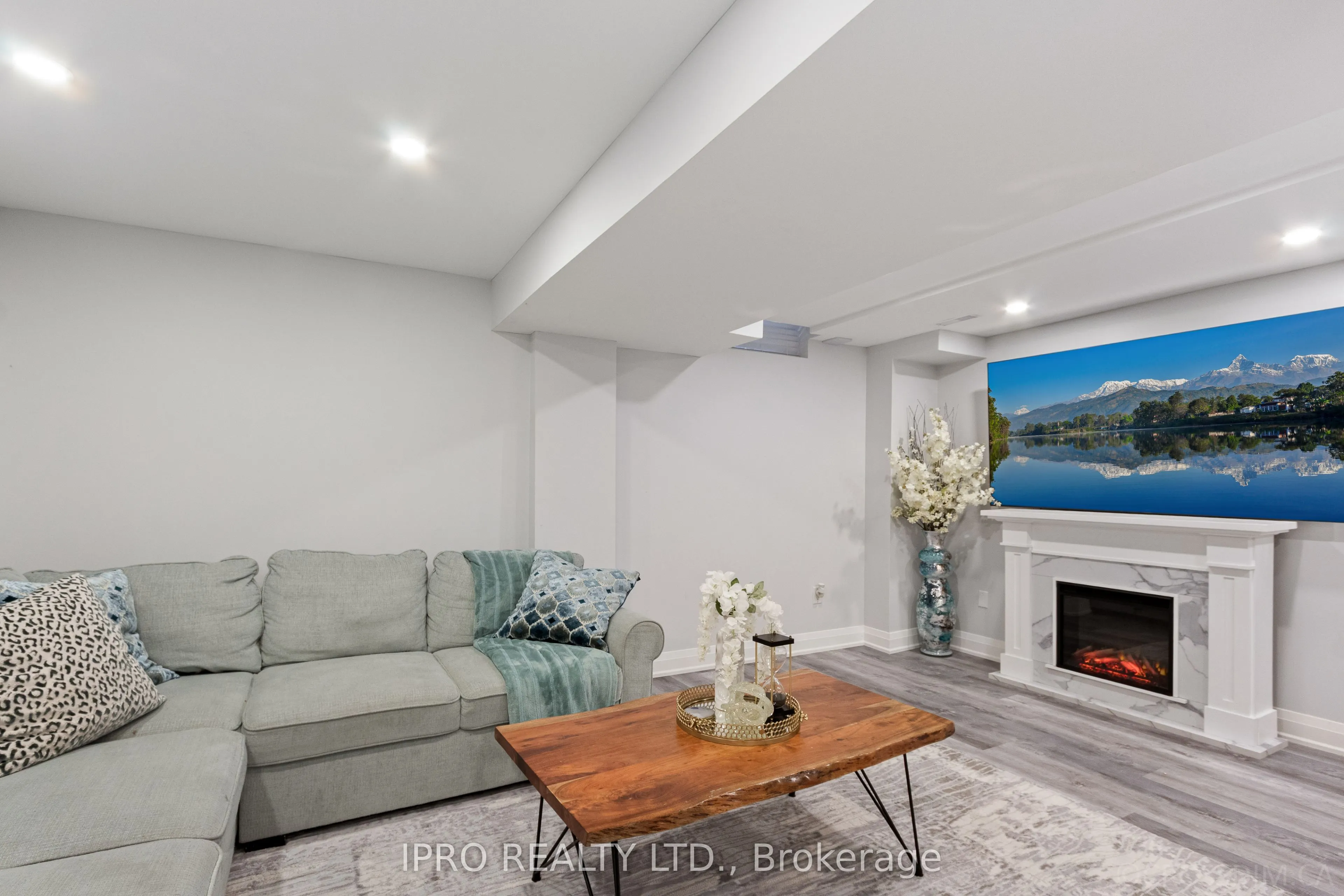 3814 Ridgepoint Way