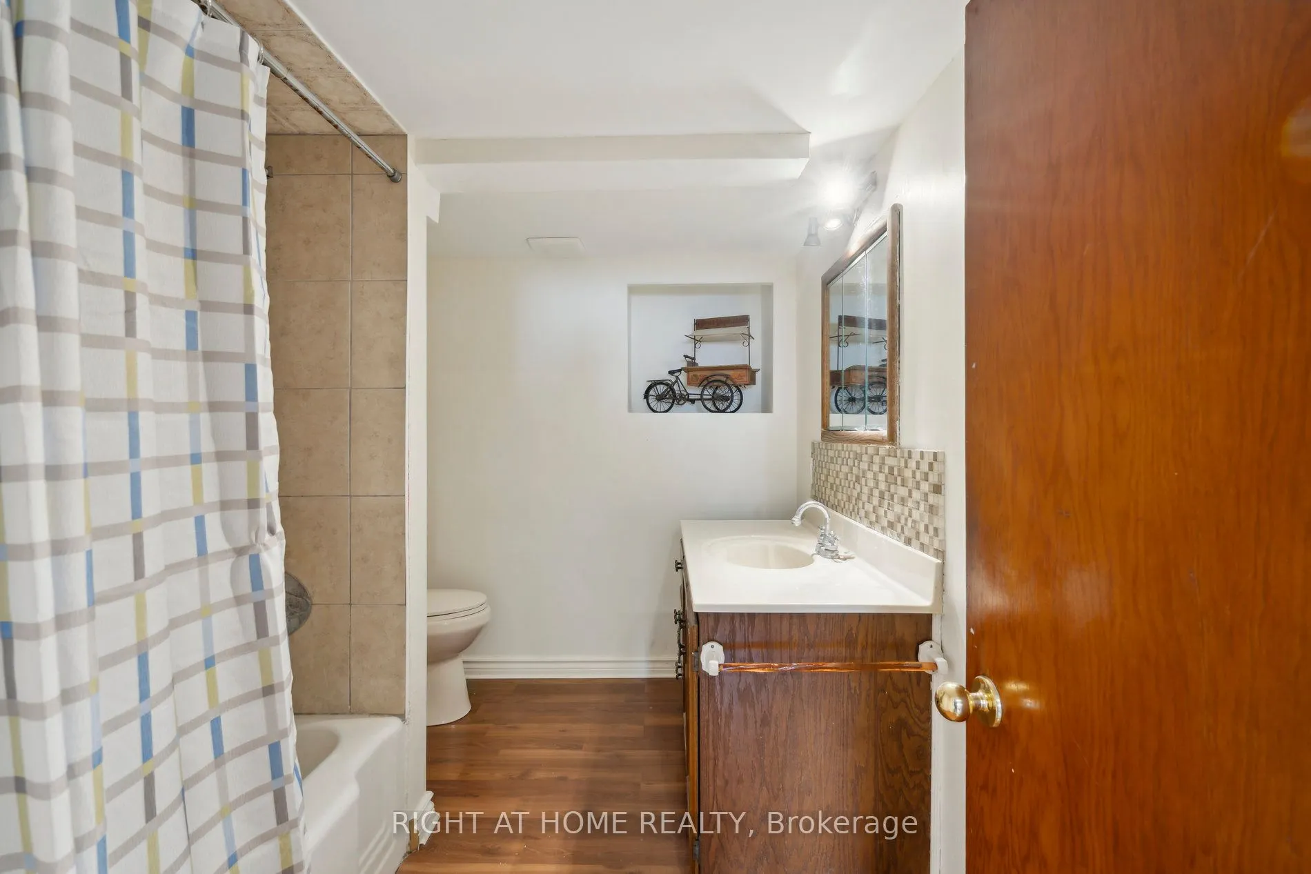 51 Frederick Street S