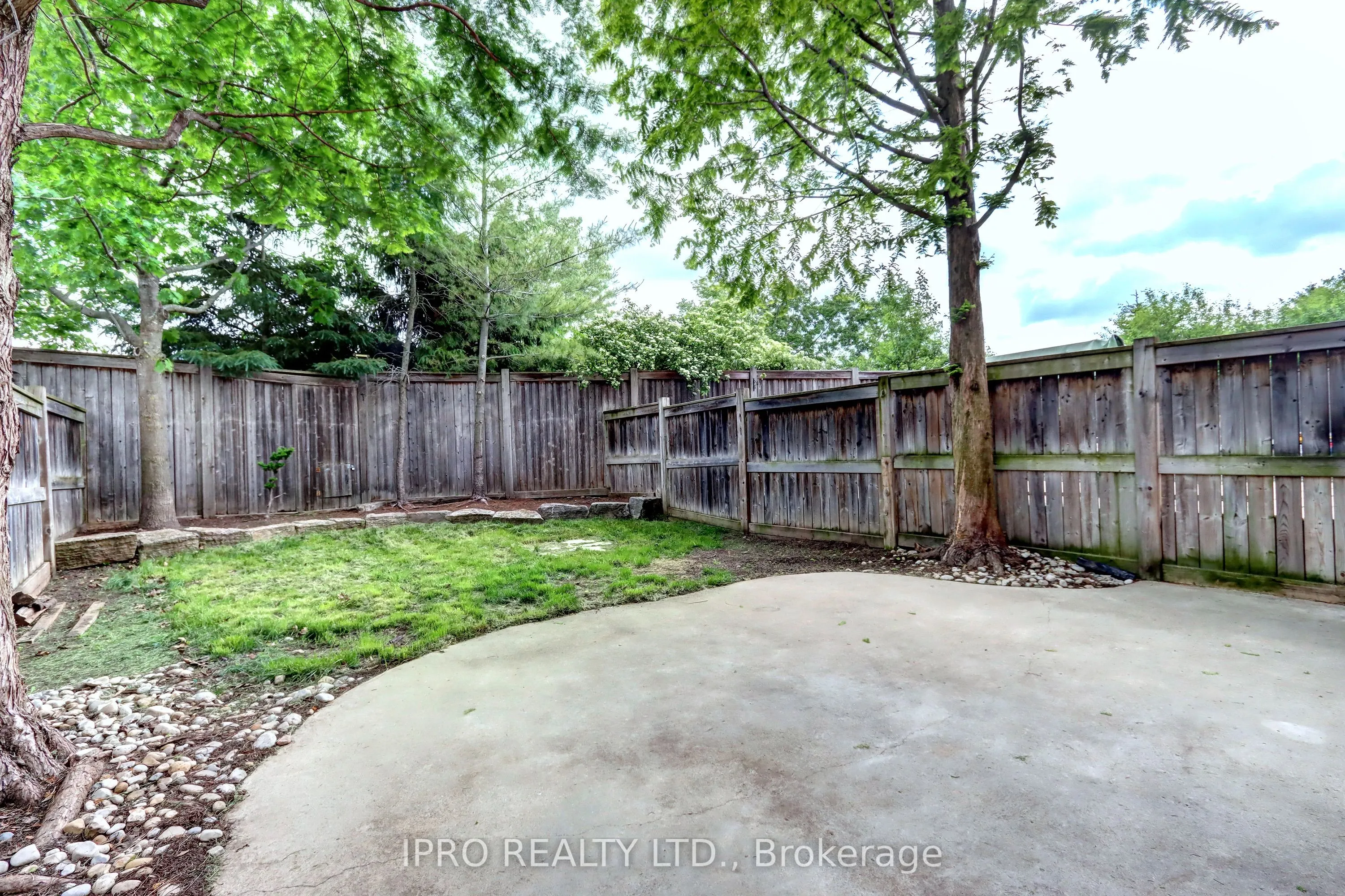 42 Mowat Crescent
