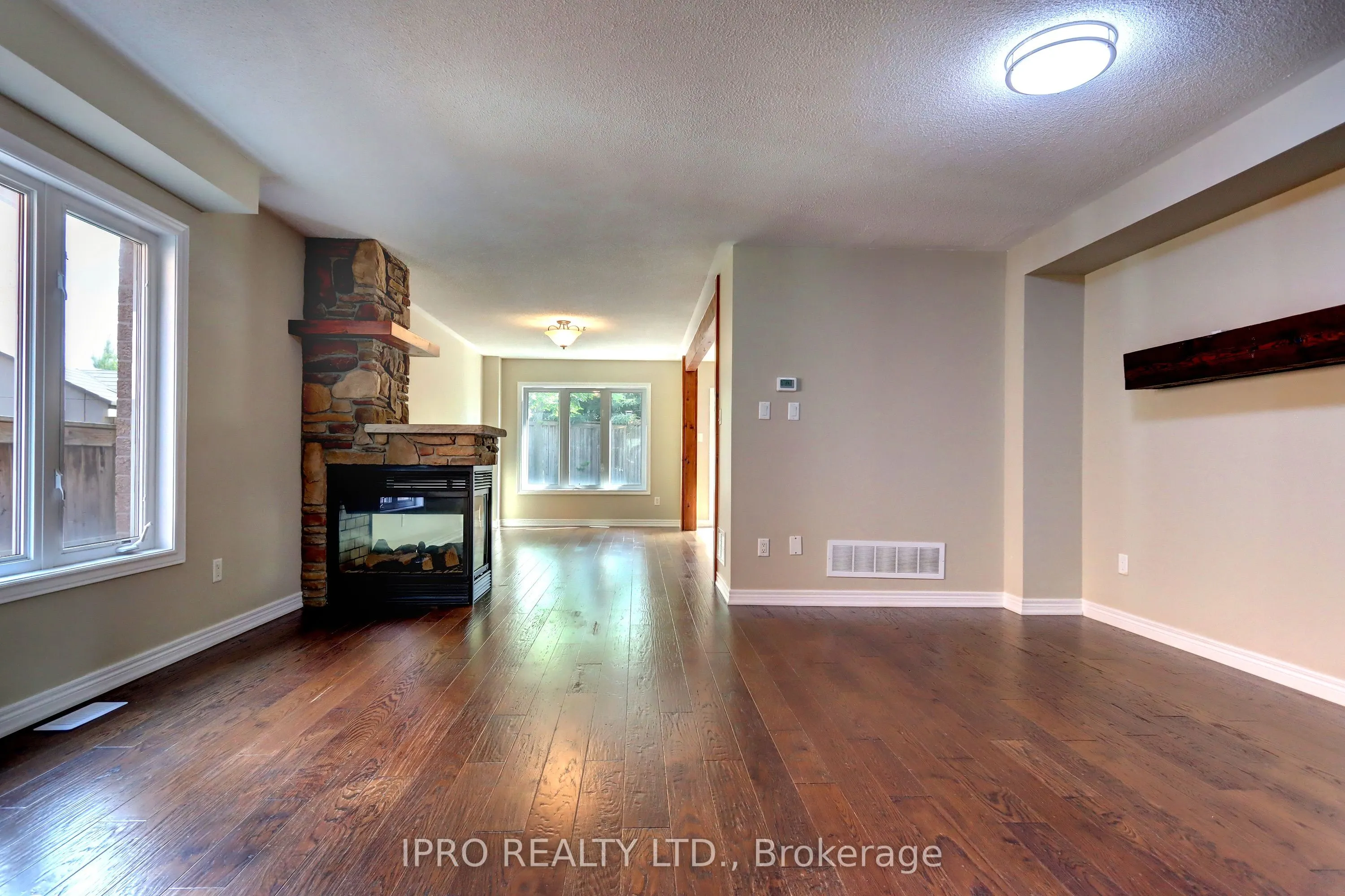 42 Mowat Crescent