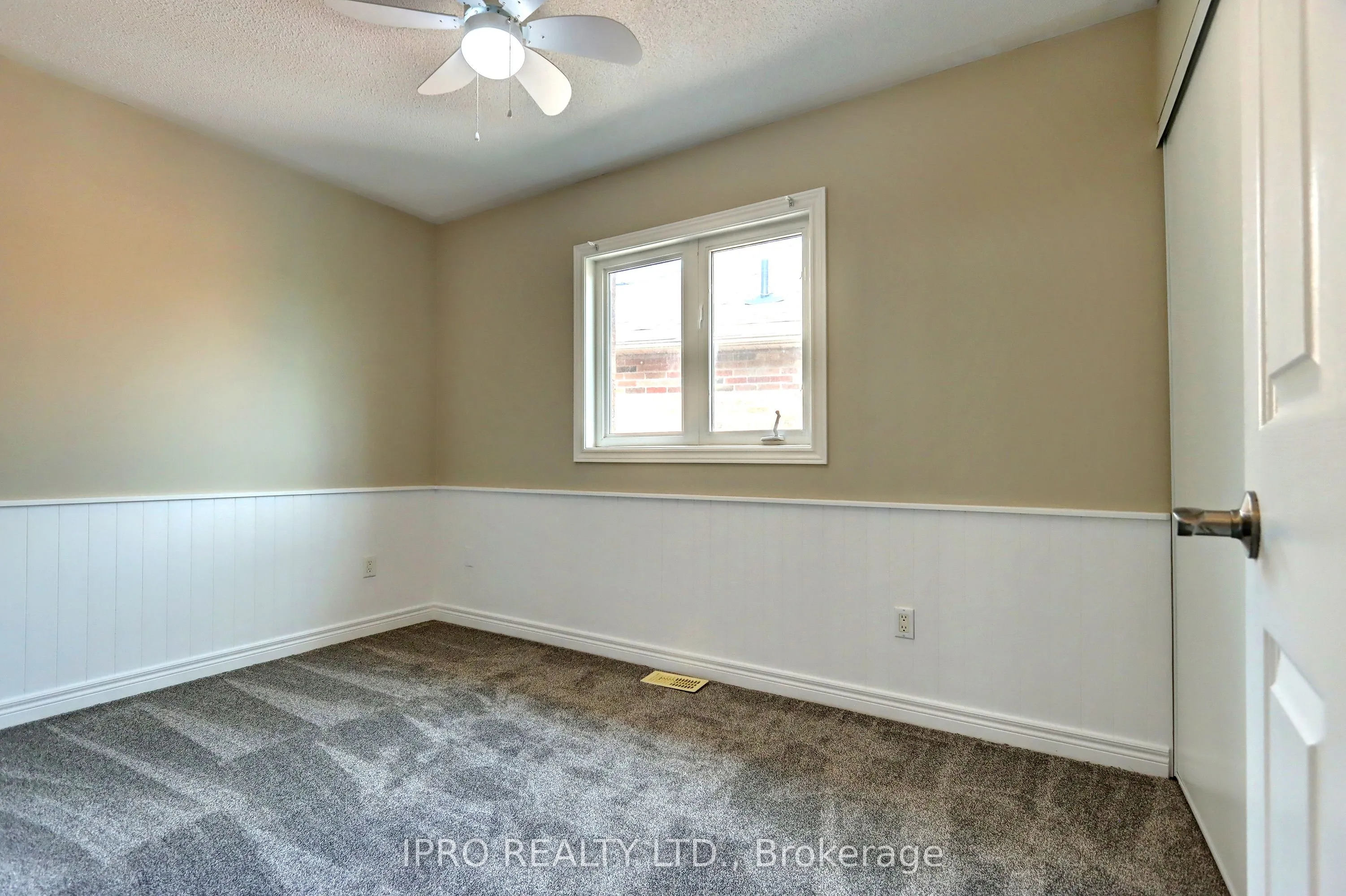 42 Mowat Crescent