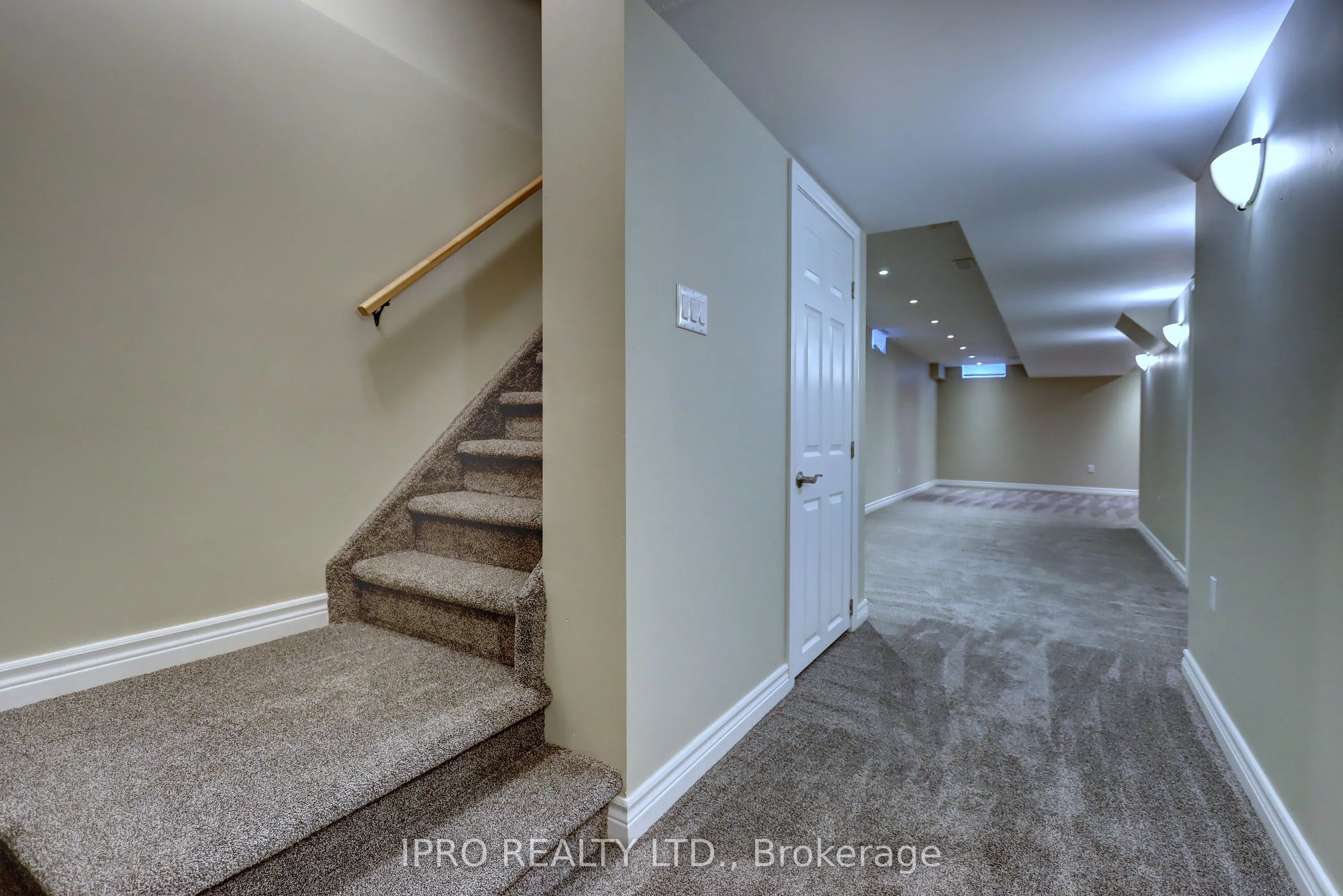 42 Mowat Crescent