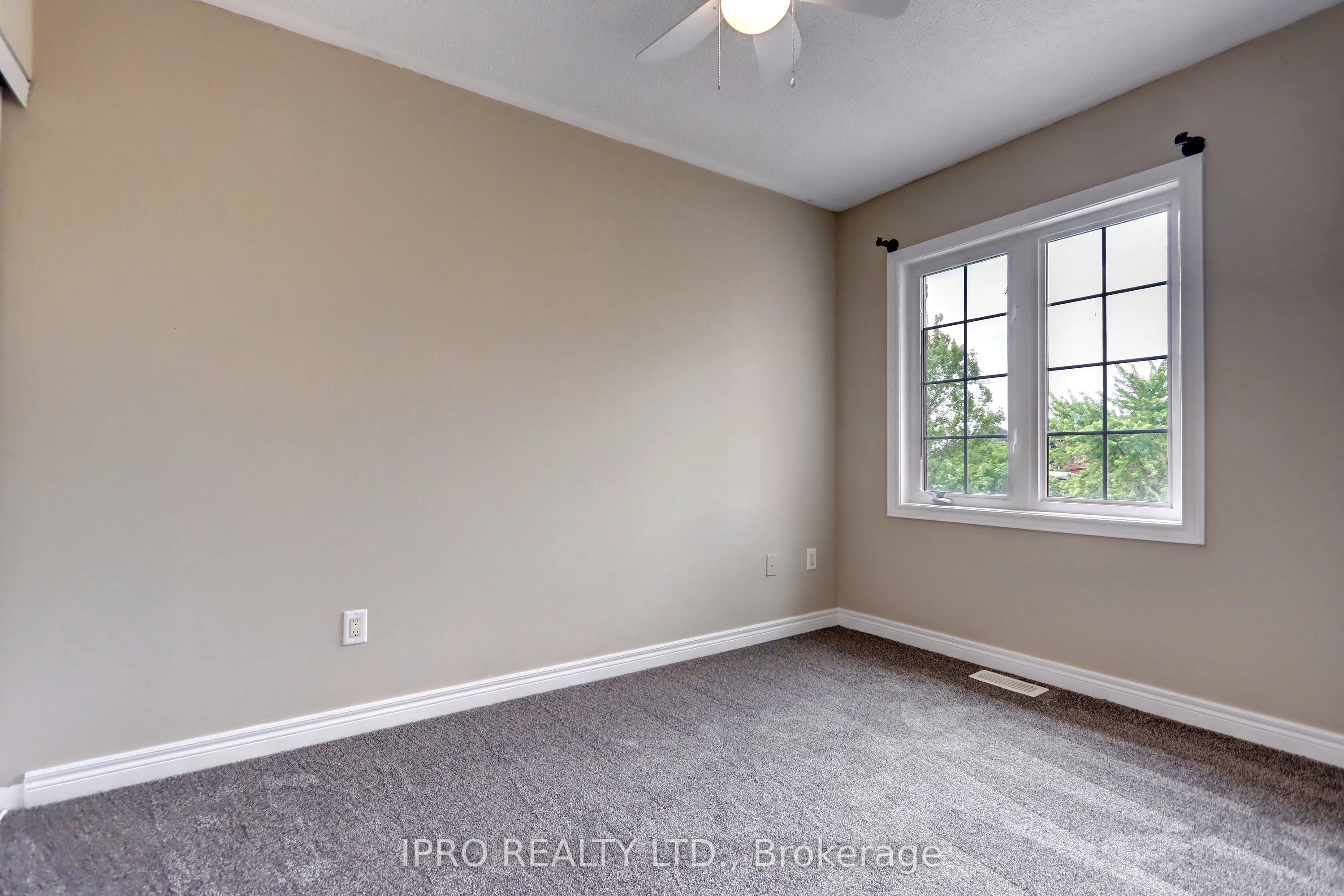 42 Mowat Crescent