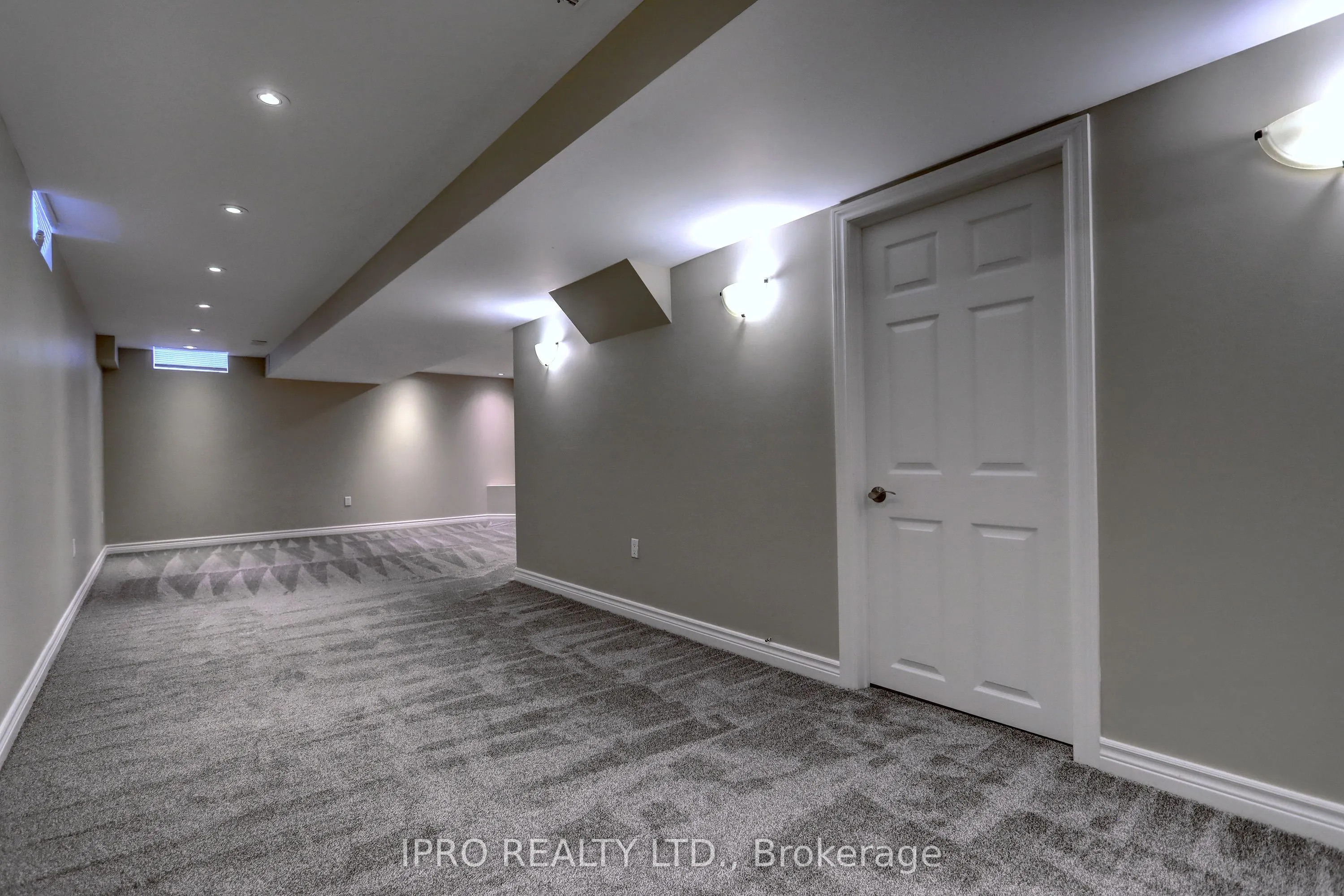 42 Mowat Crescent