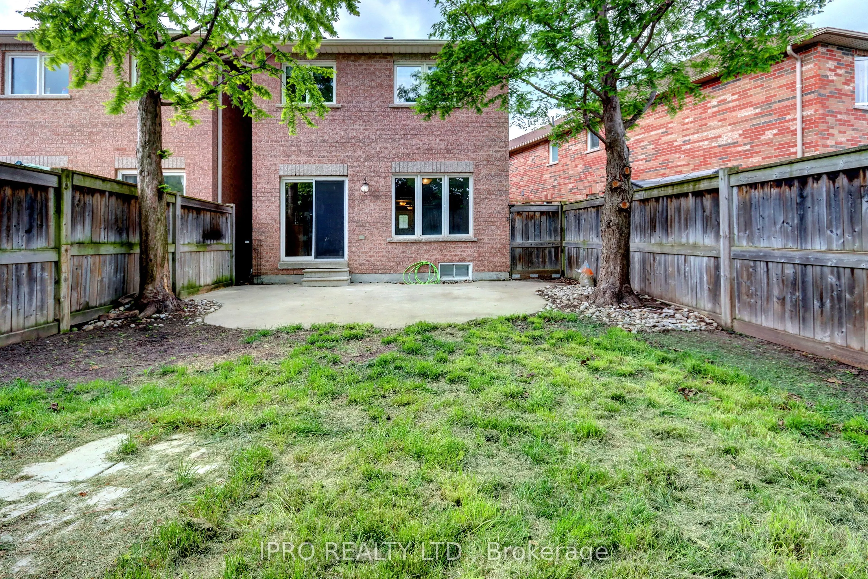 42 Mowat Crescent