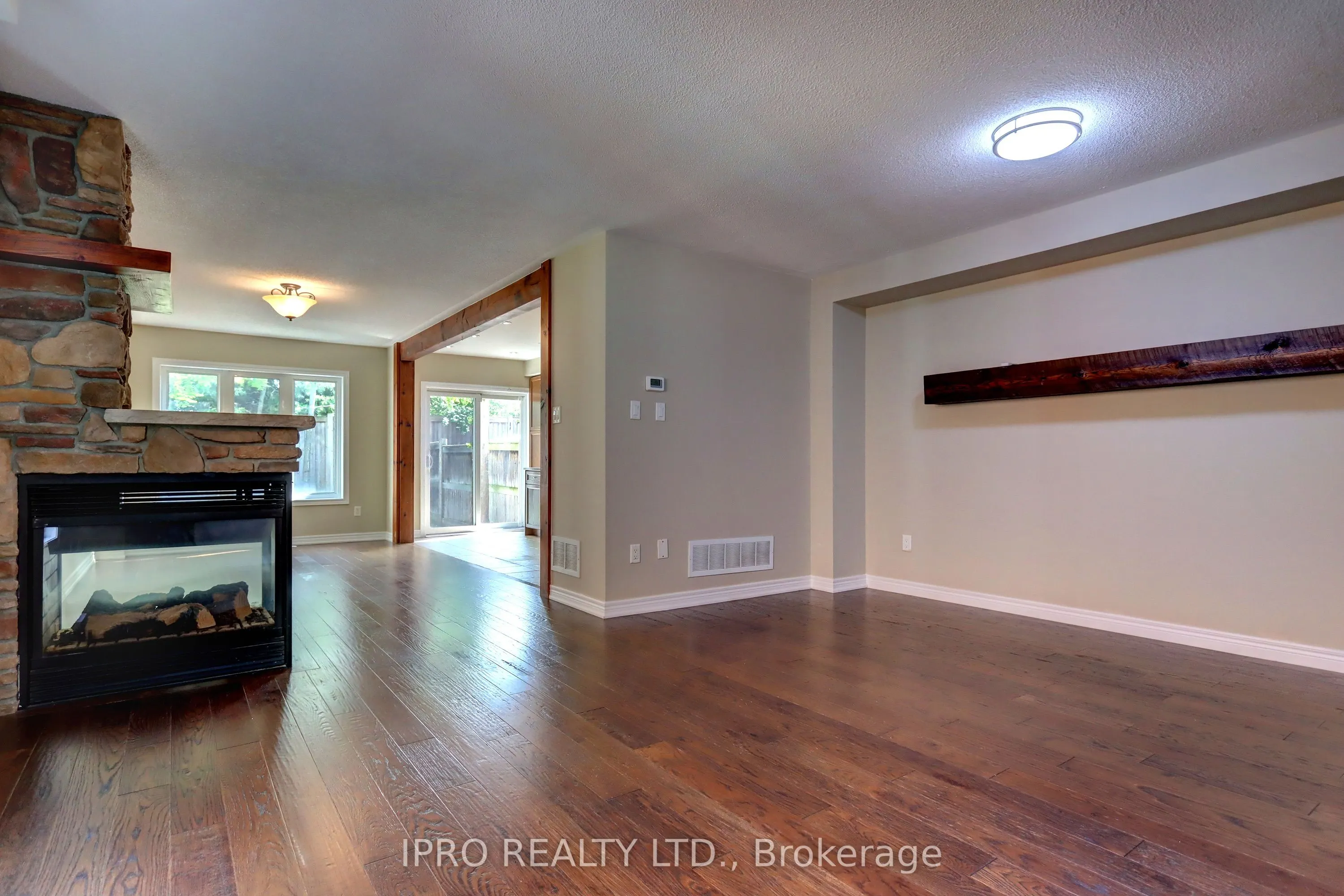 42 Mowat Crescent
