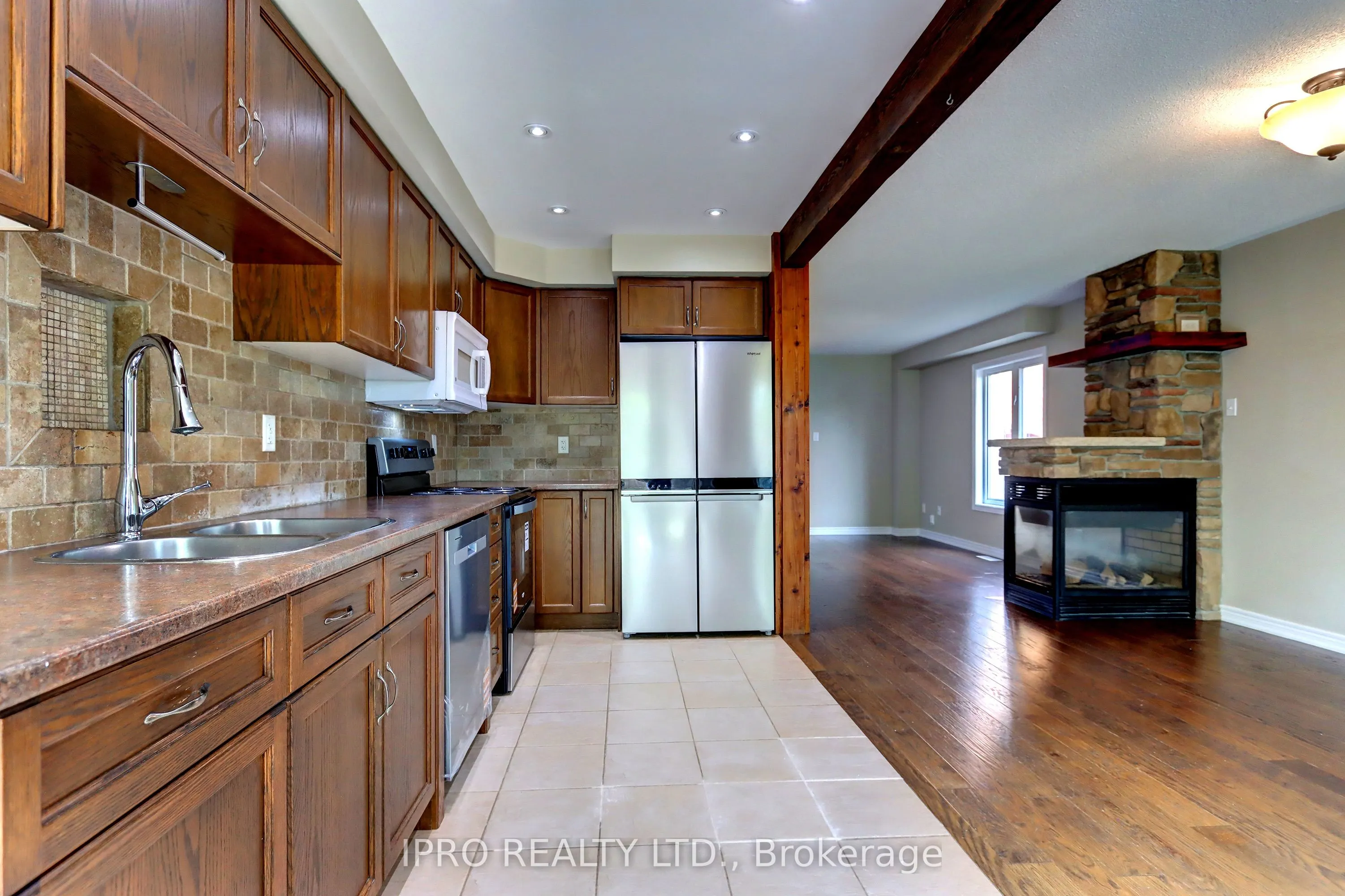 42 Mowat Crescent
