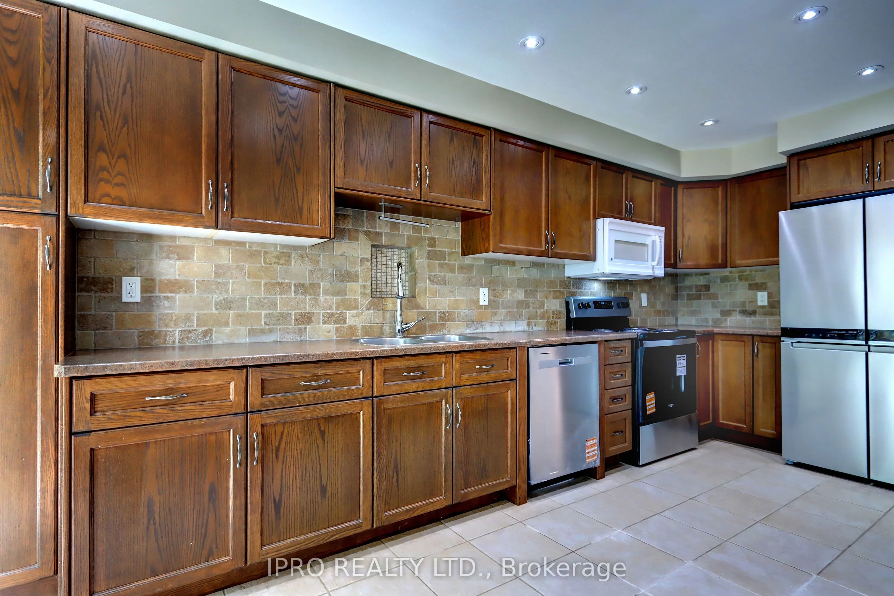 42 Mowat Crescent