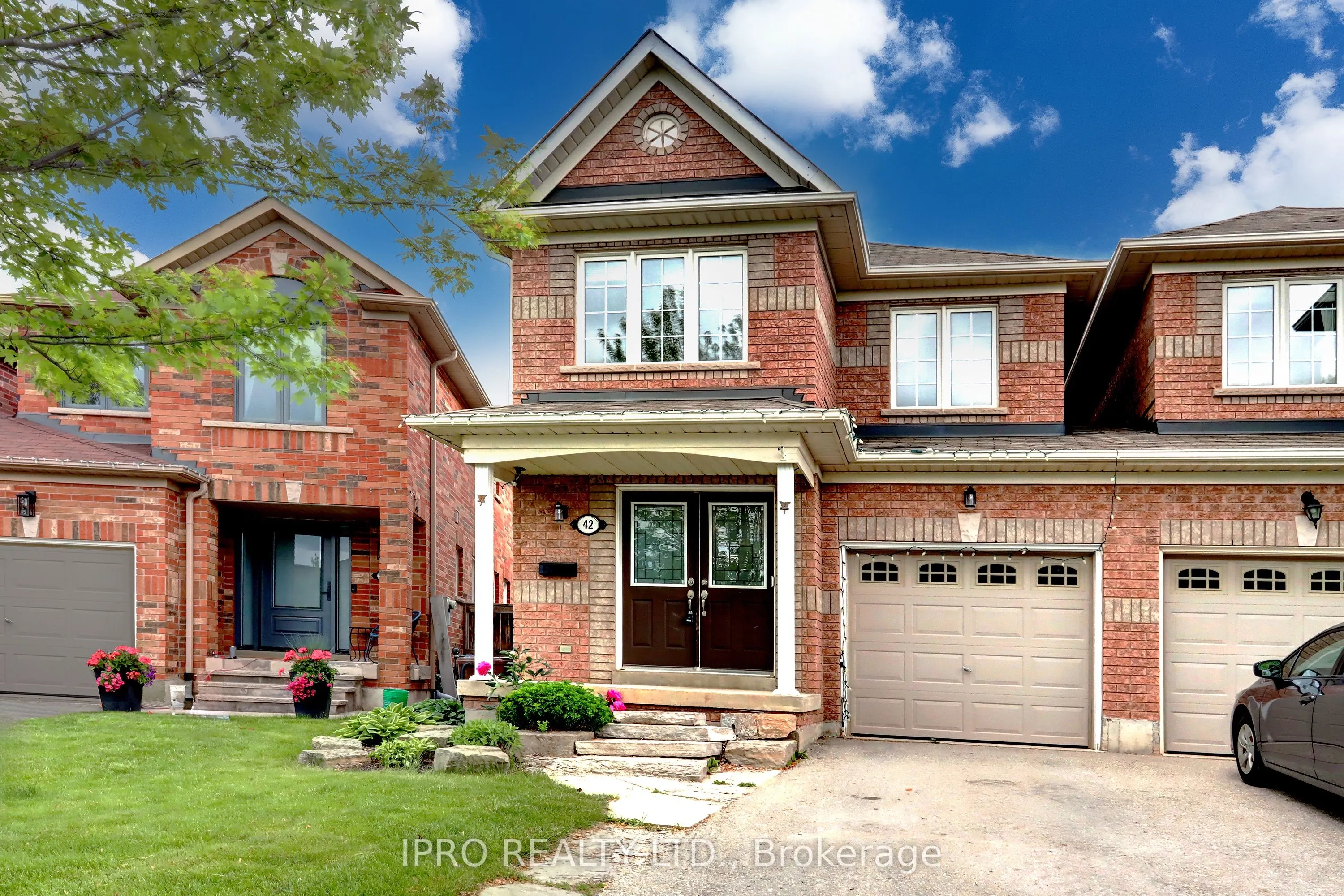 42 Mowat Crescent