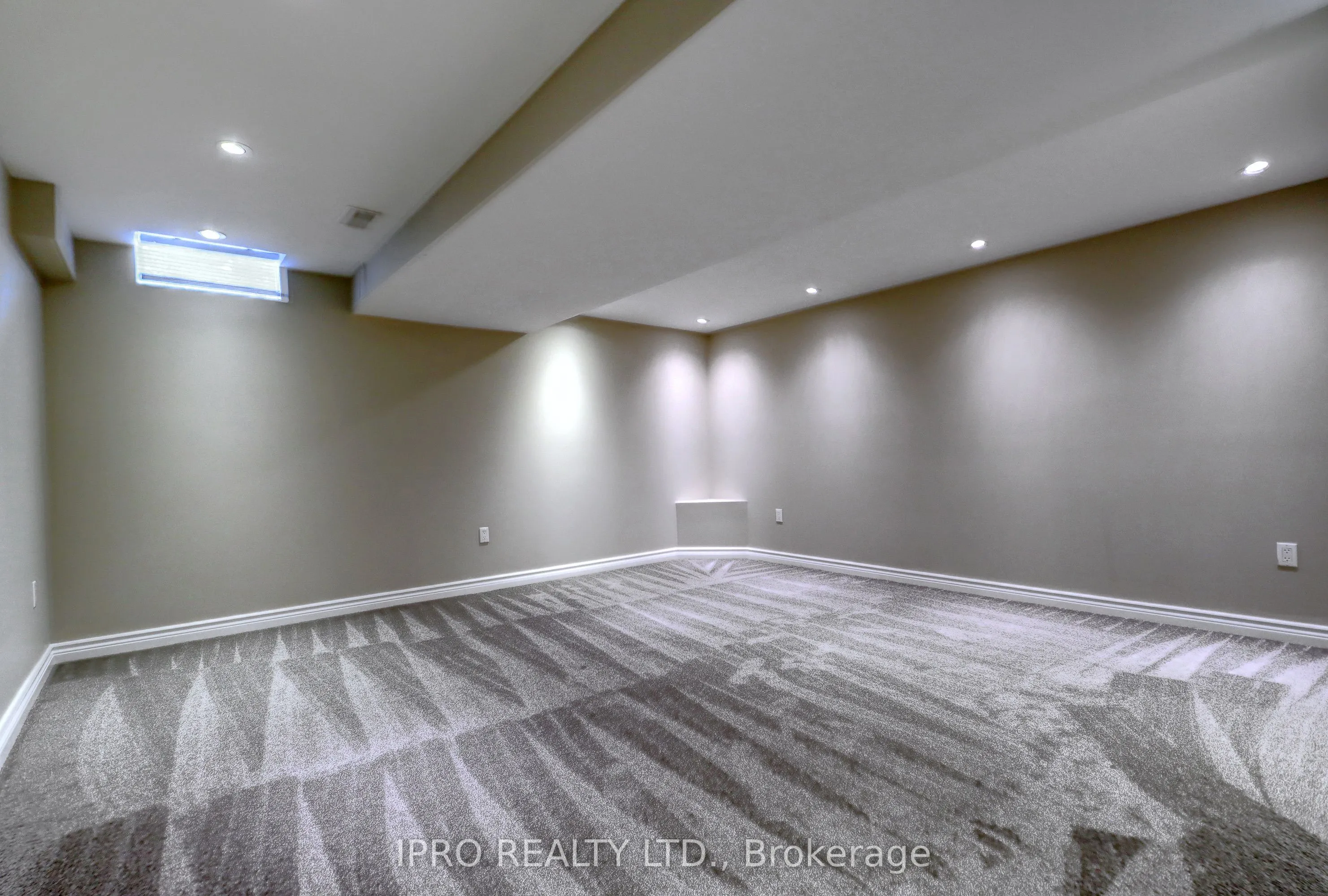 42 Mowat Crescent