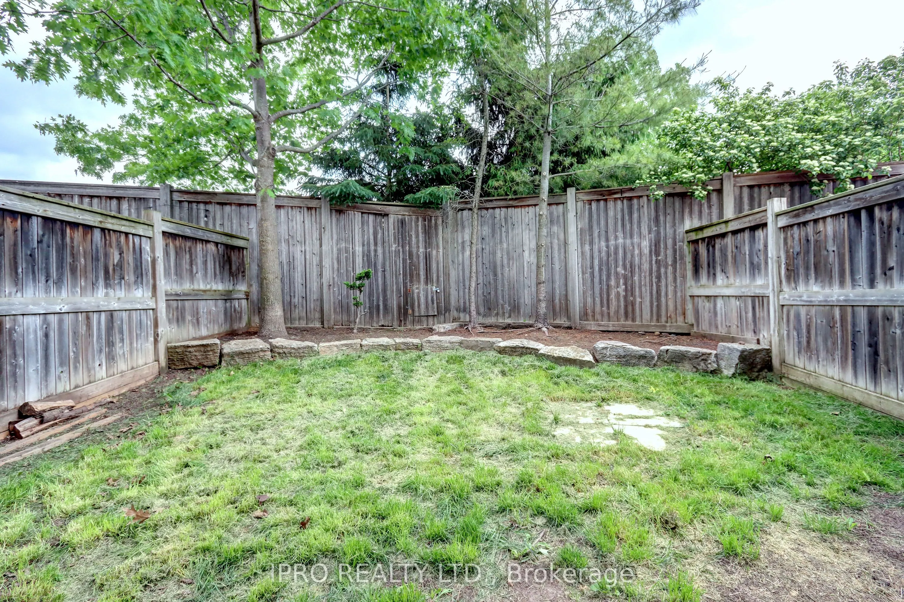 42 Mowat Crescent