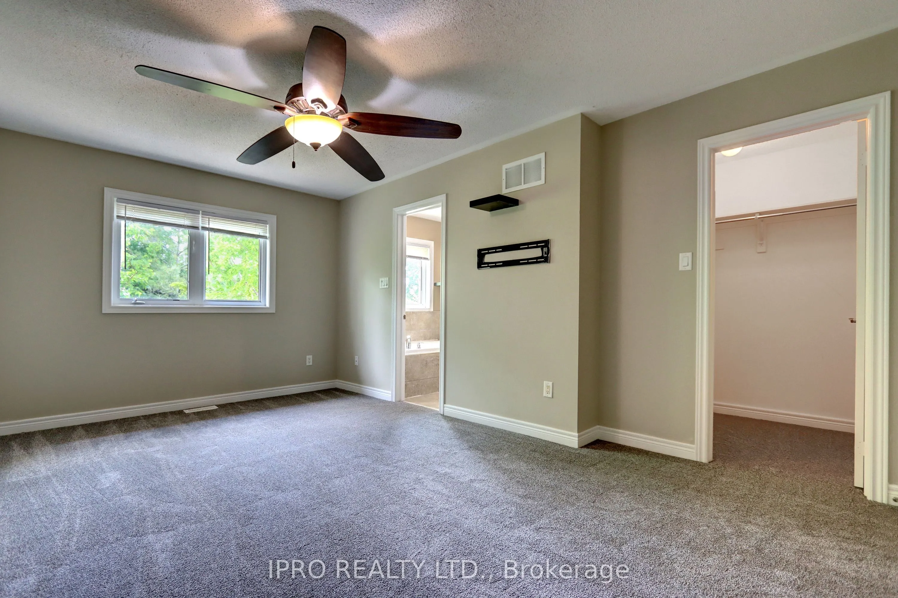 42 Mowat Crescent