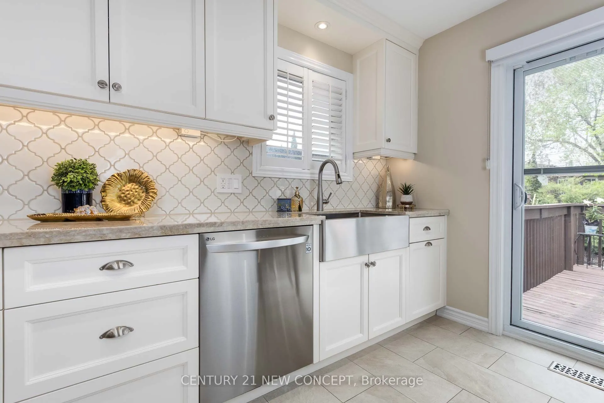 32 Strawberry Hill Crt