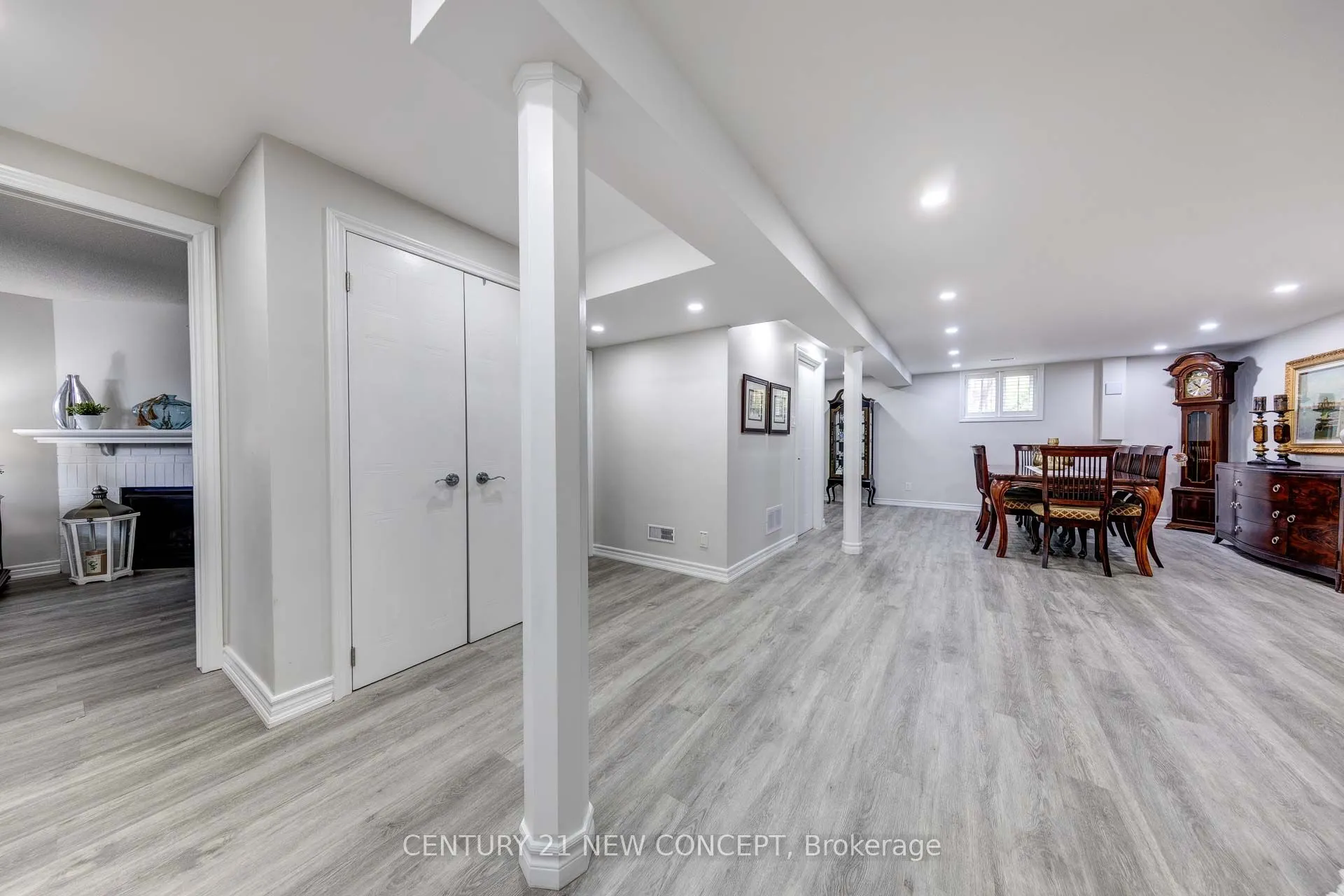 32 Strawberry Hill Crt