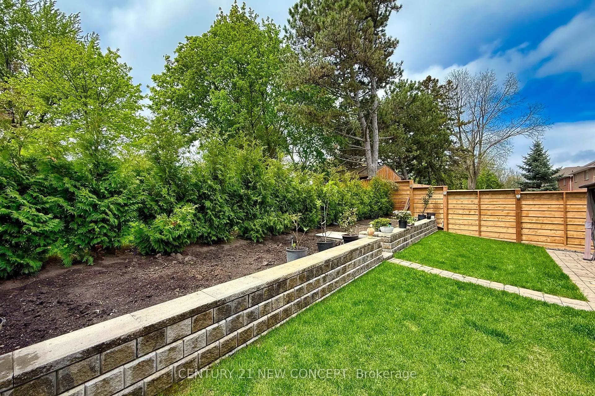 32 Strawberry Hill Crt
