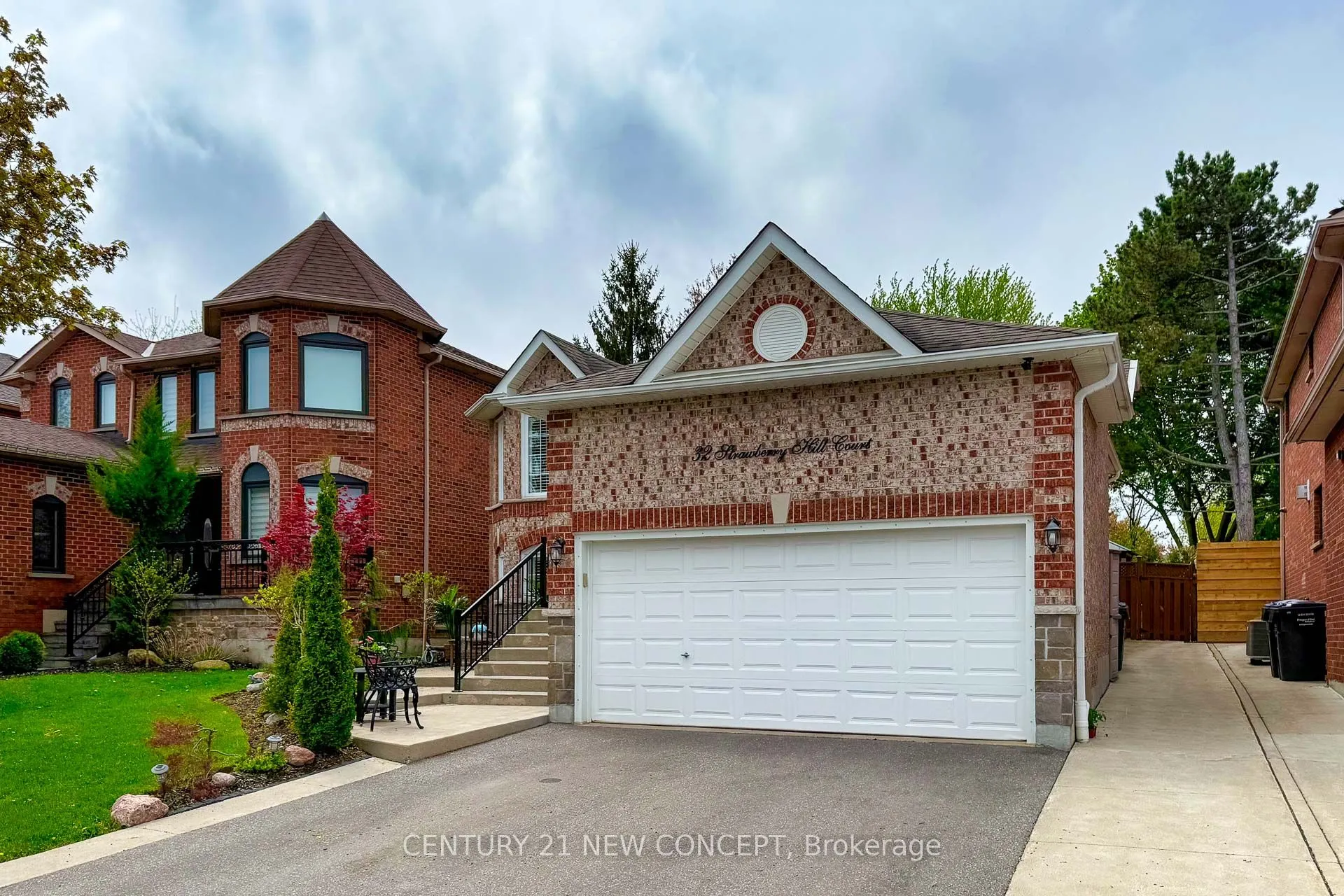 32 Strawberry Hill Crt