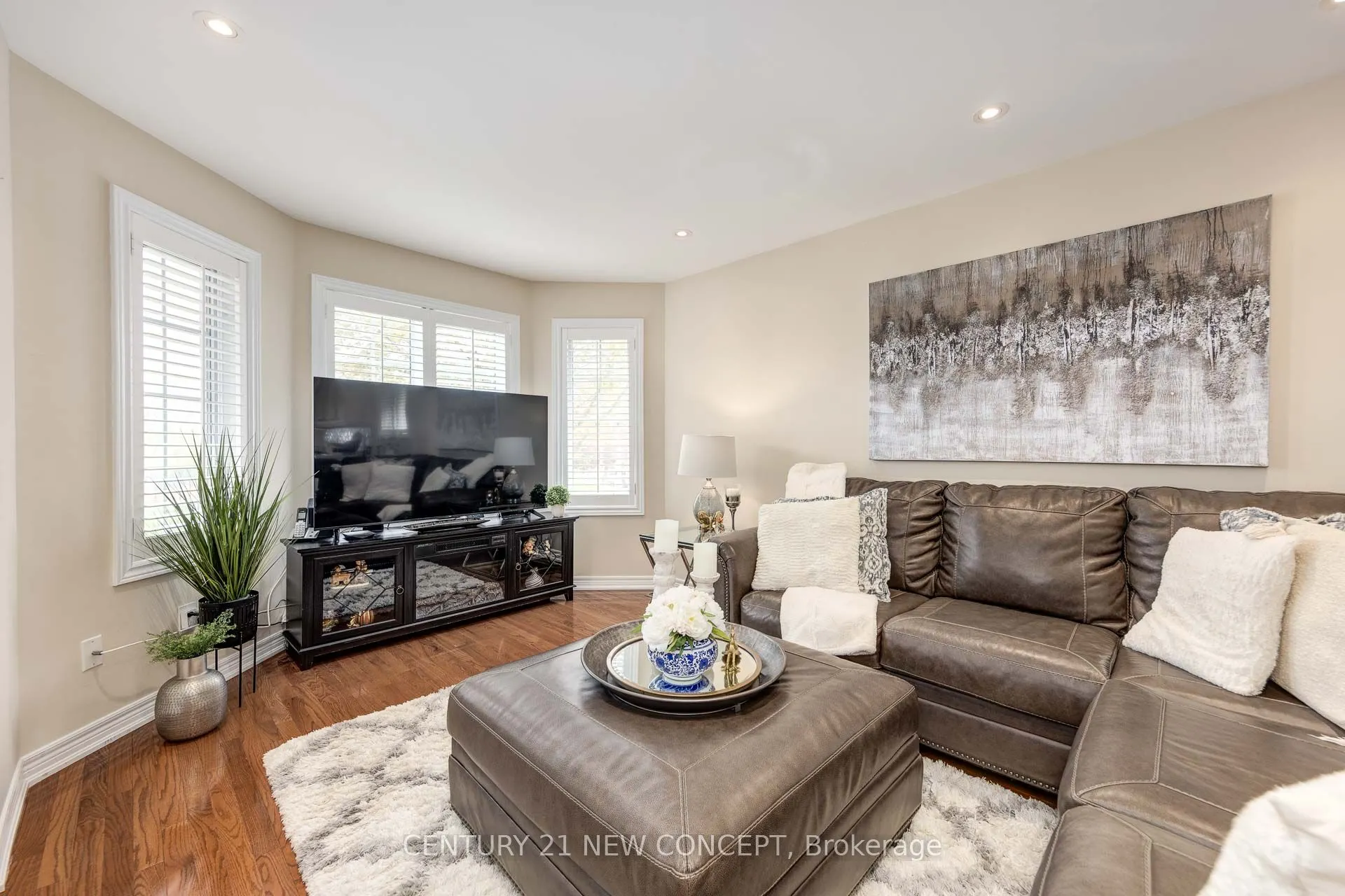 32 Strawberry Hill Crt