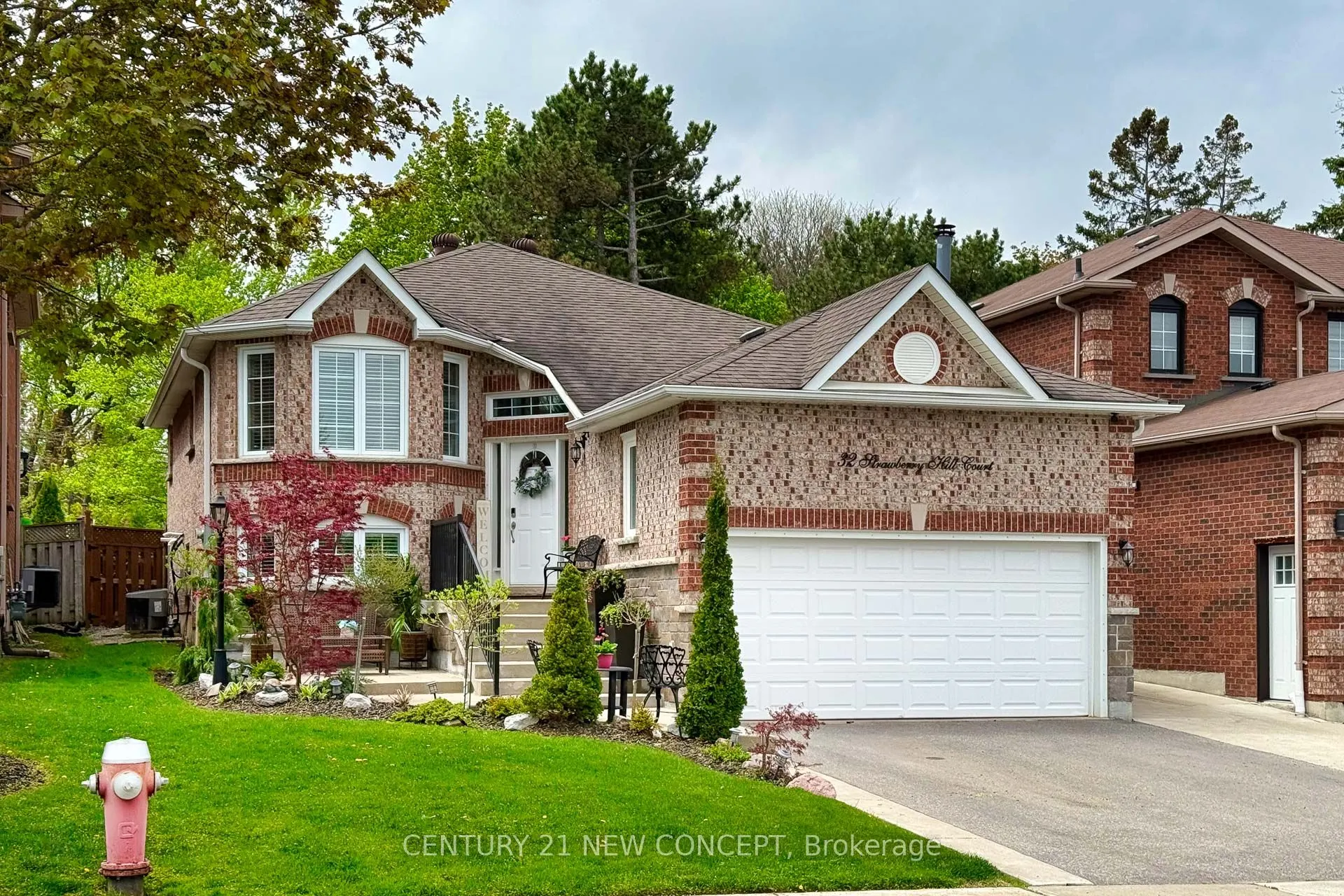 32 Strawberry Hill Crt