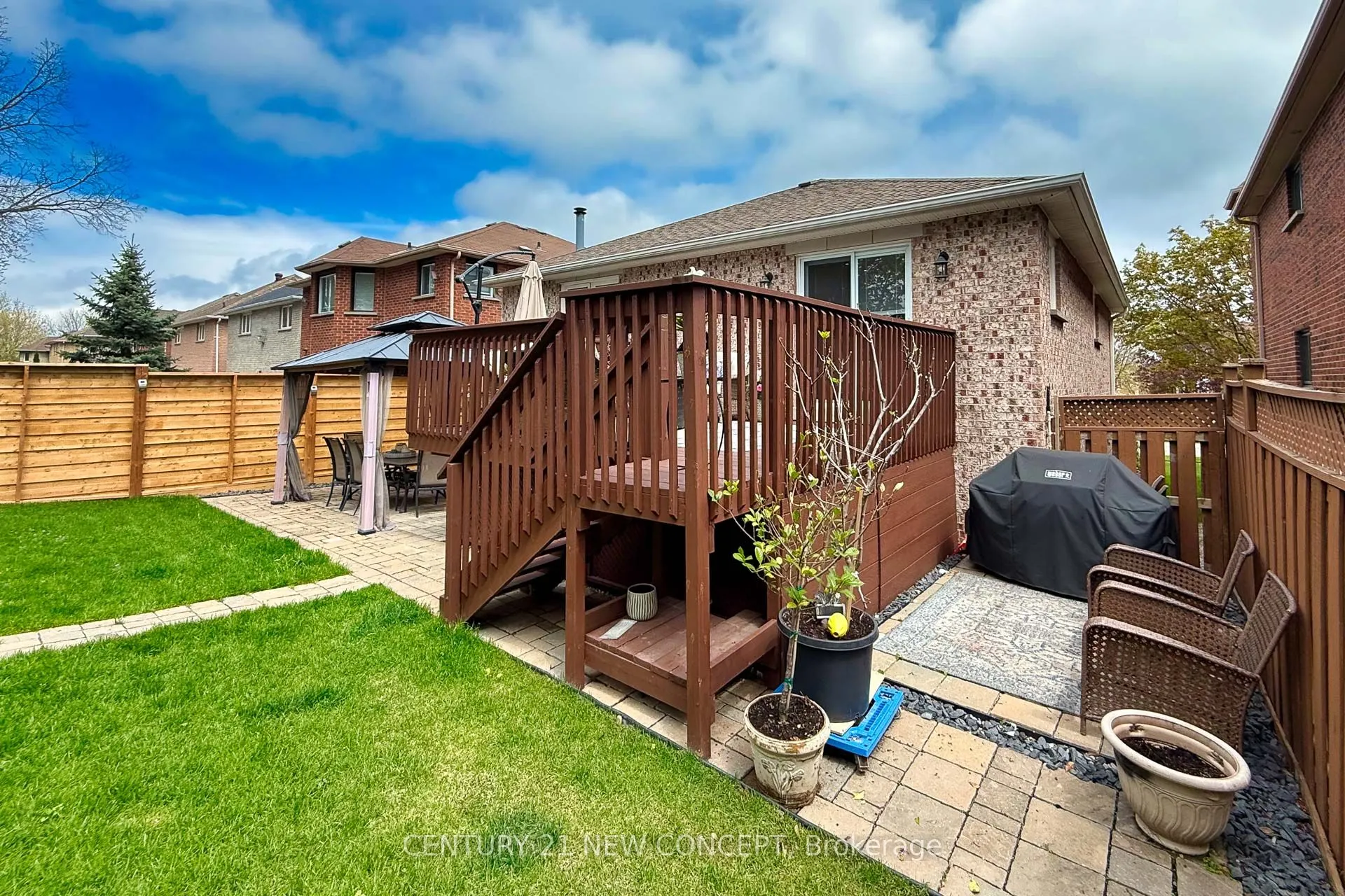 32 Strawberry Hill Crt