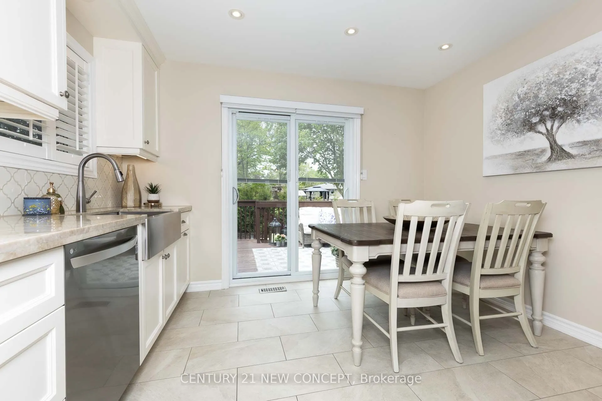 32 Strawberry Hill Crt