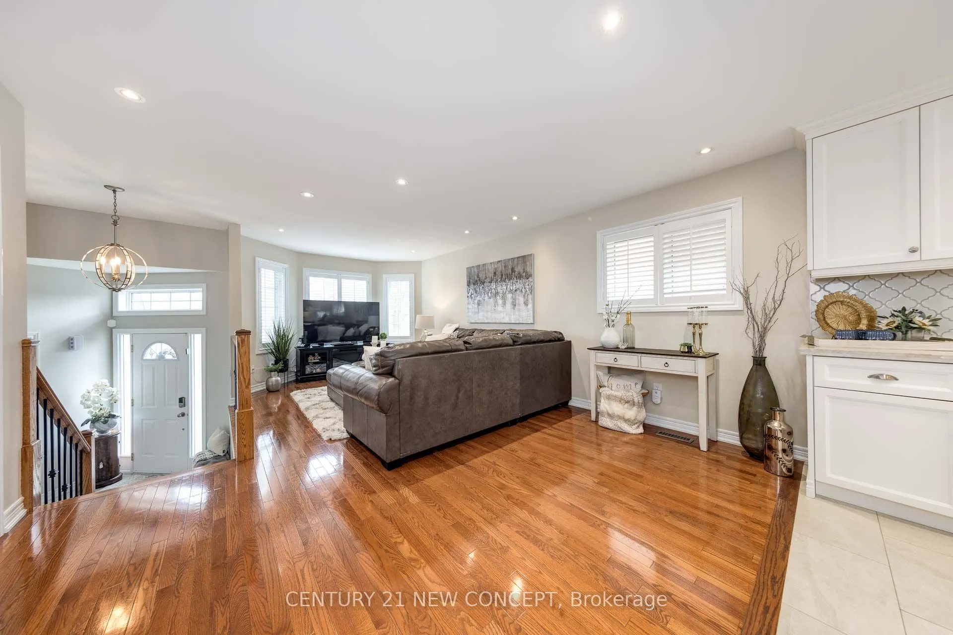 32 Strawberry Hill Crt