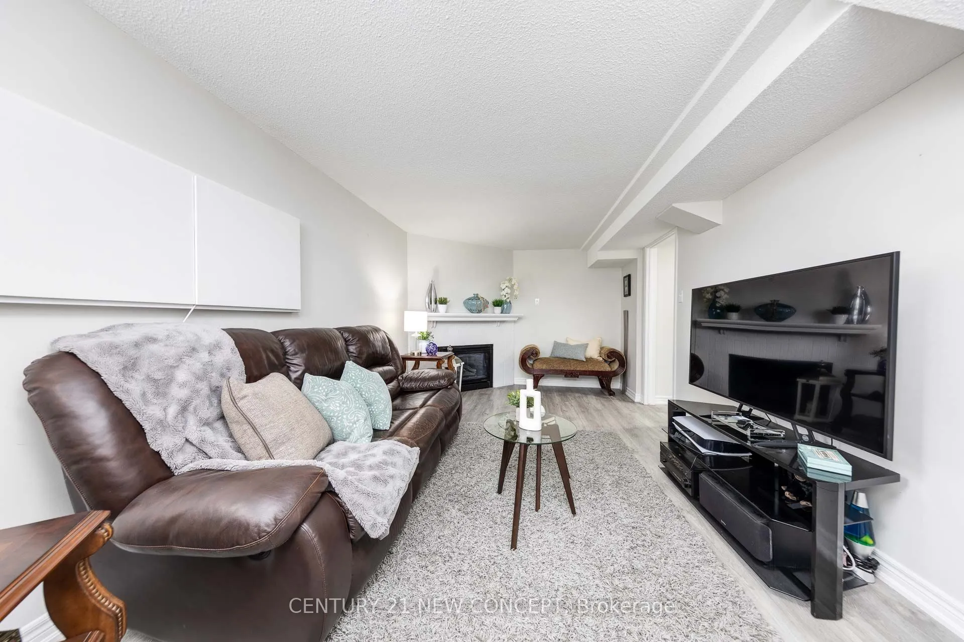 32 Strawberry Hill Crt