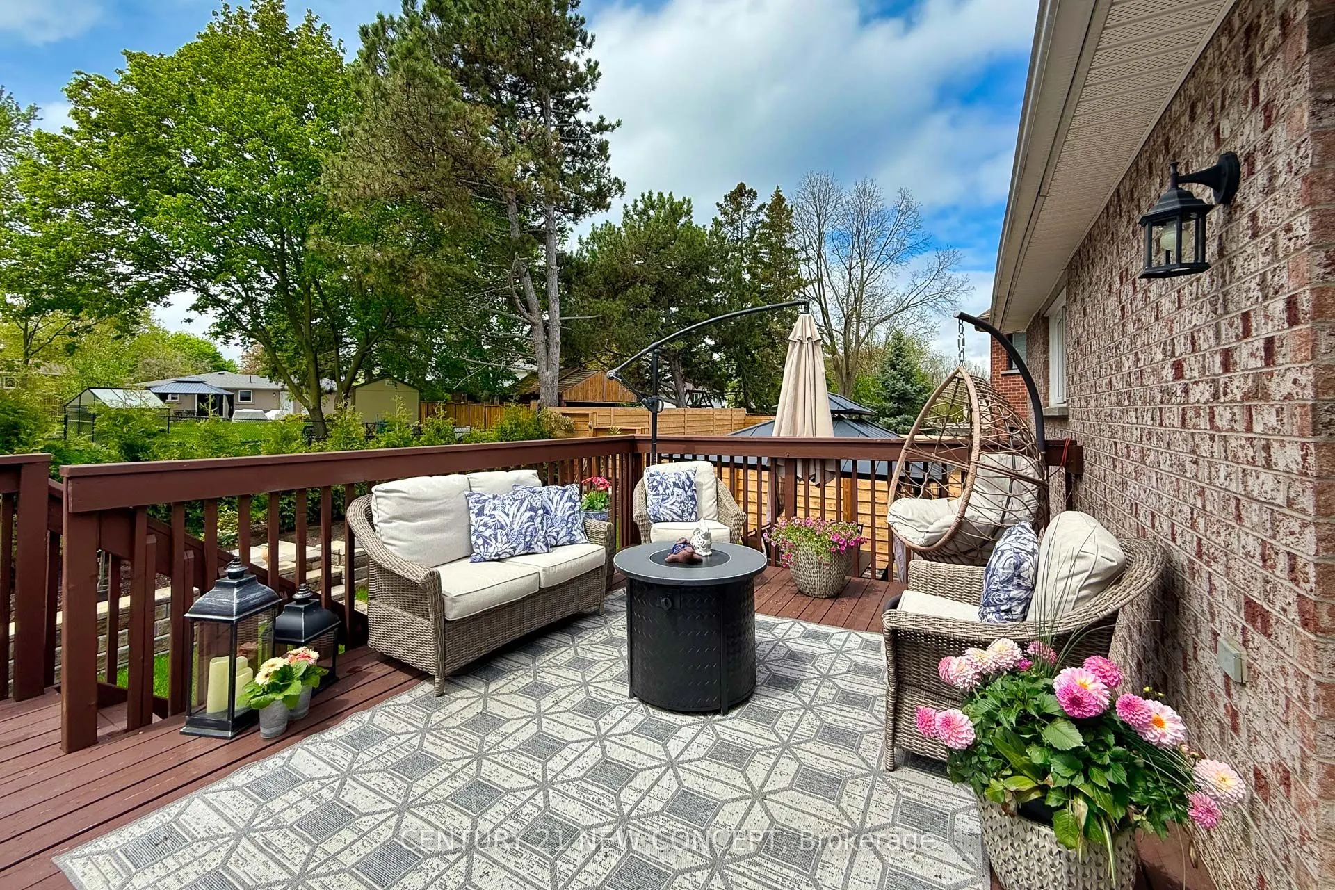 32 Strawberry Hill Crt