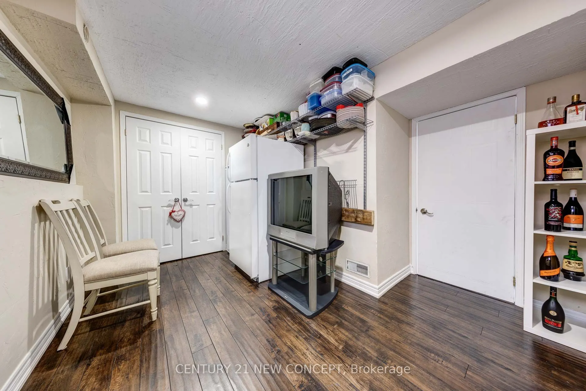 32 Strawberry Hill Crt
