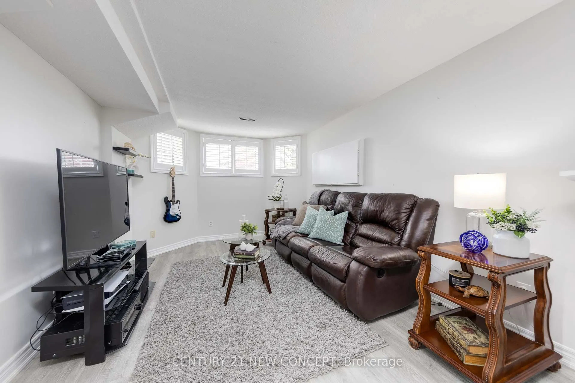 32 Strawberry Hill Crt