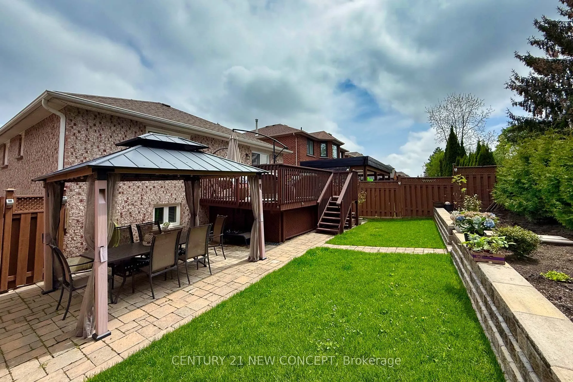 32 Strawberry Hill Crt