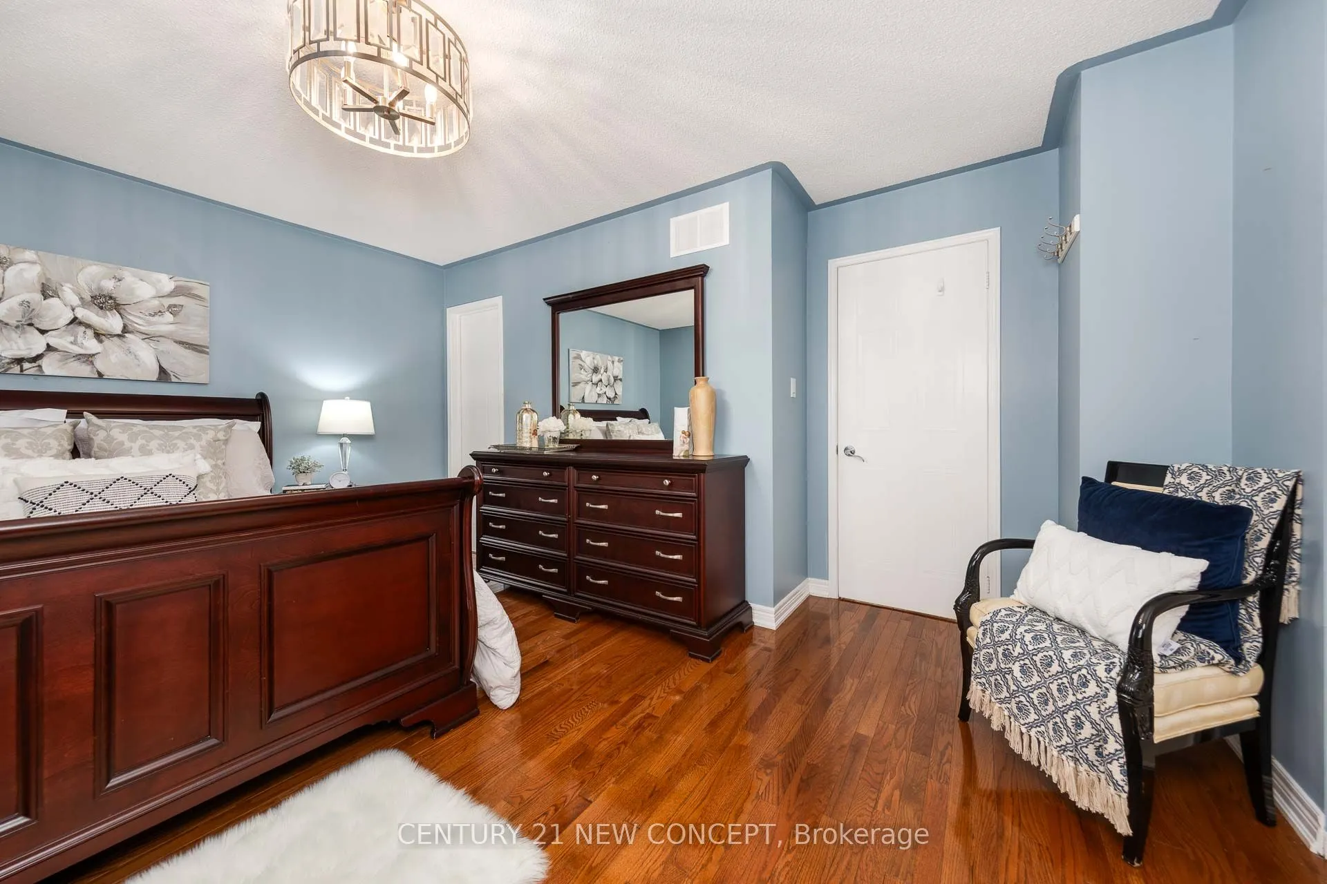 32 Strawberry Hill Crt