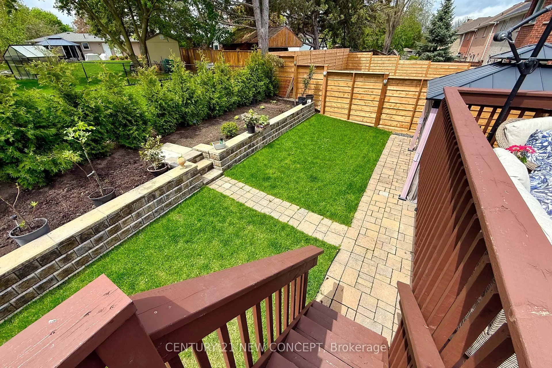 32 Strawberry Hill Crt