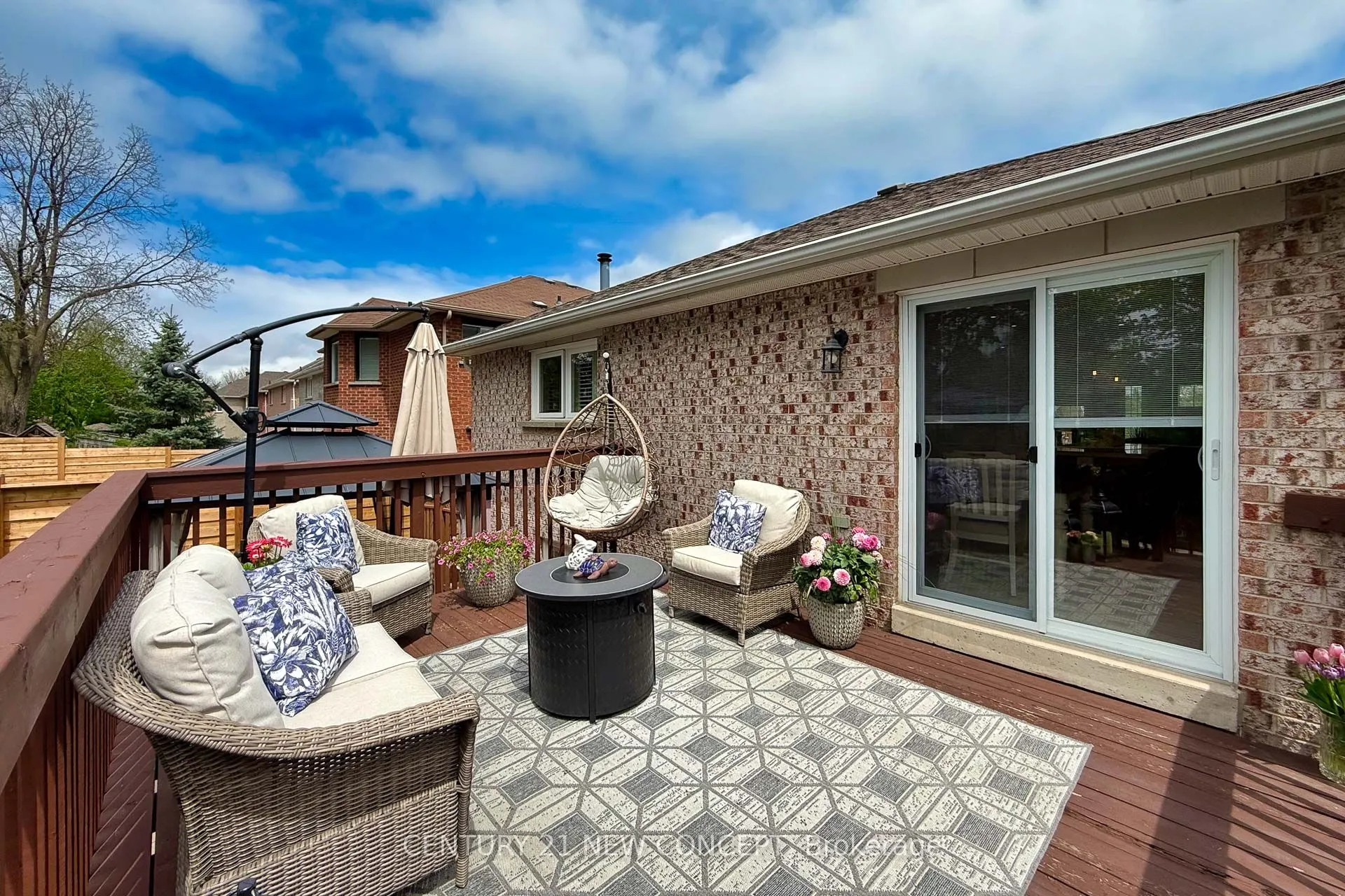 32 Strawberry Hill Crt