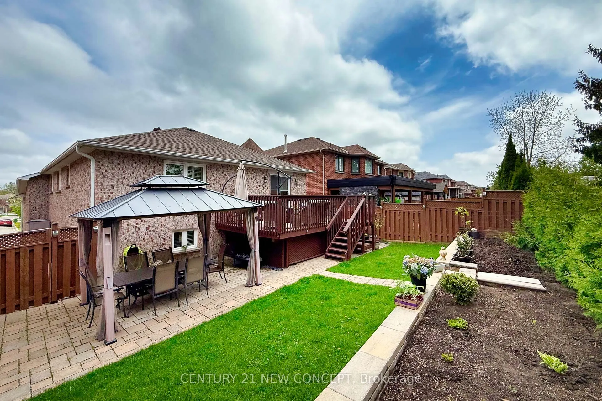 32 Strawberry Hill Crt