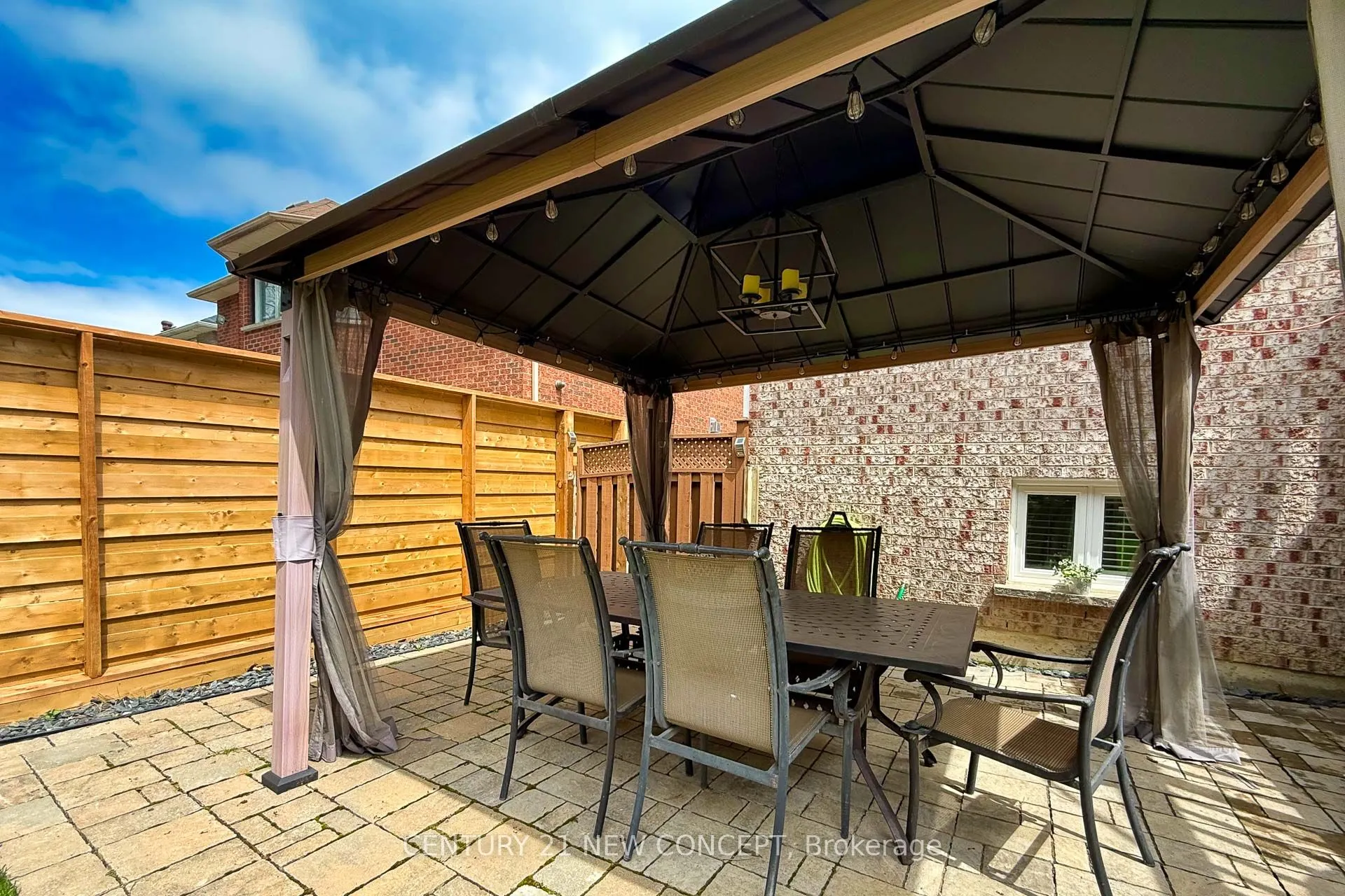 32 Strawberry Hill Crt