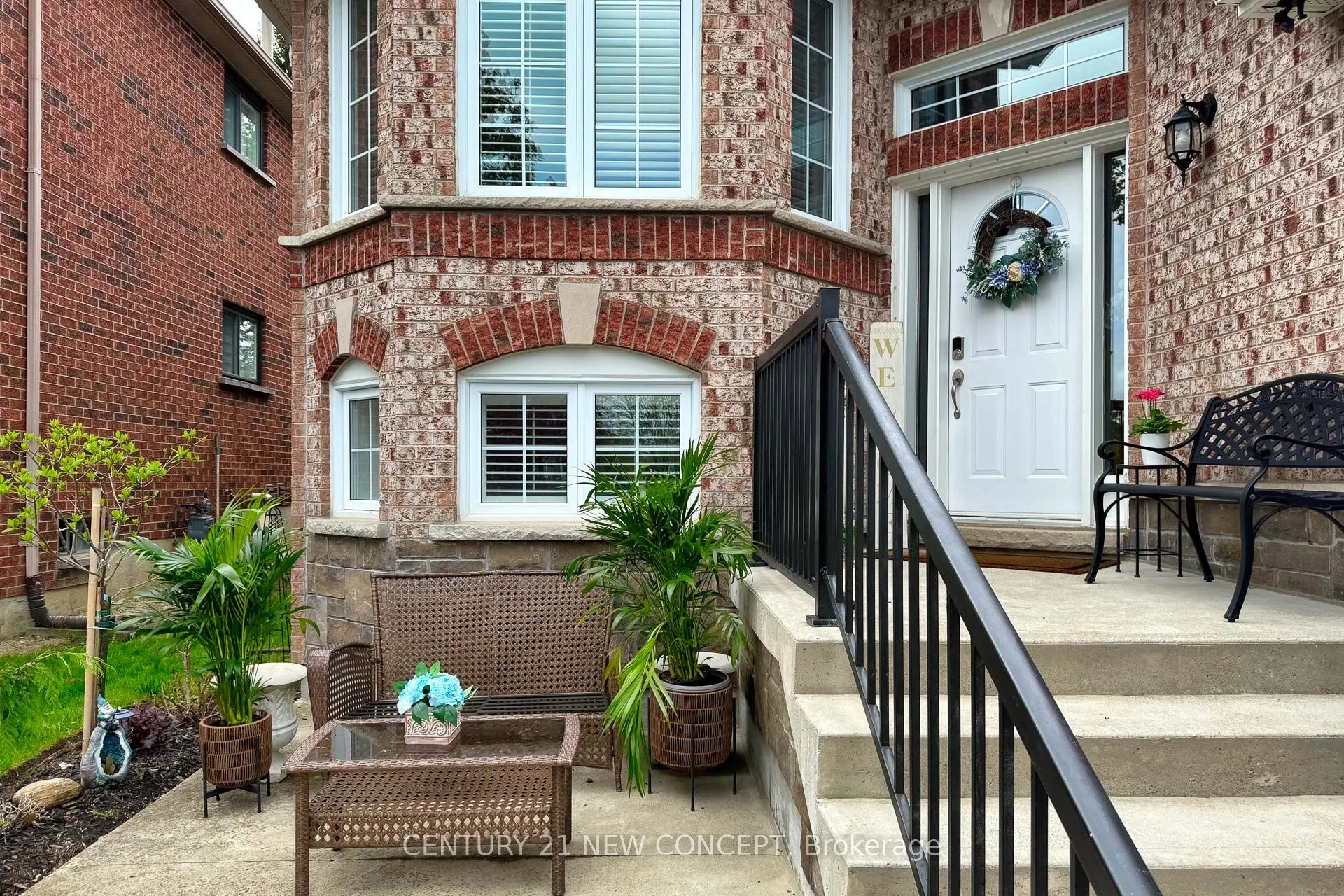 32 Strawberry Hill Crt