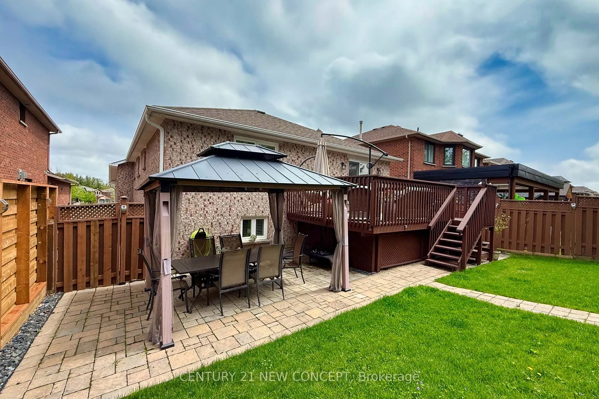 32 Strawberry Hill Crt