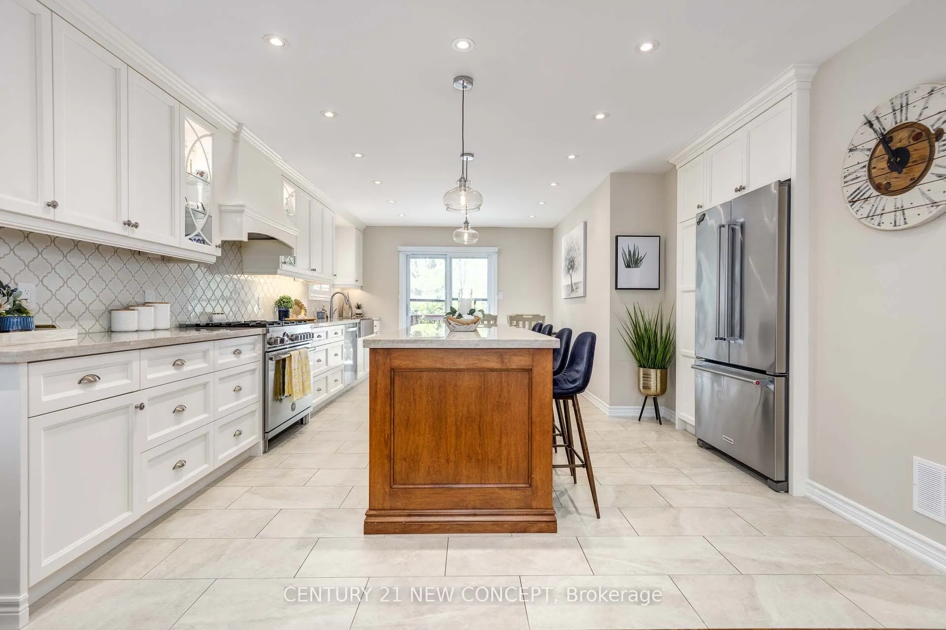 32 Strawberry Hill Crt