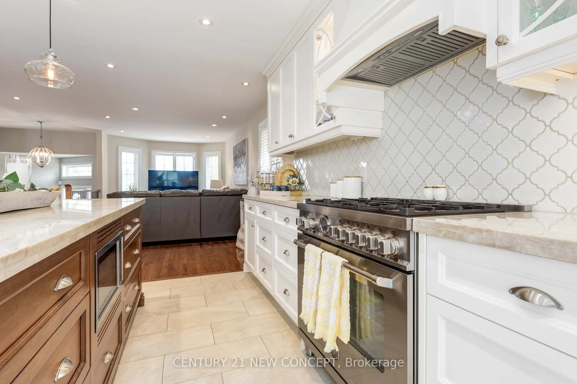32 Strawberry Hill Crt