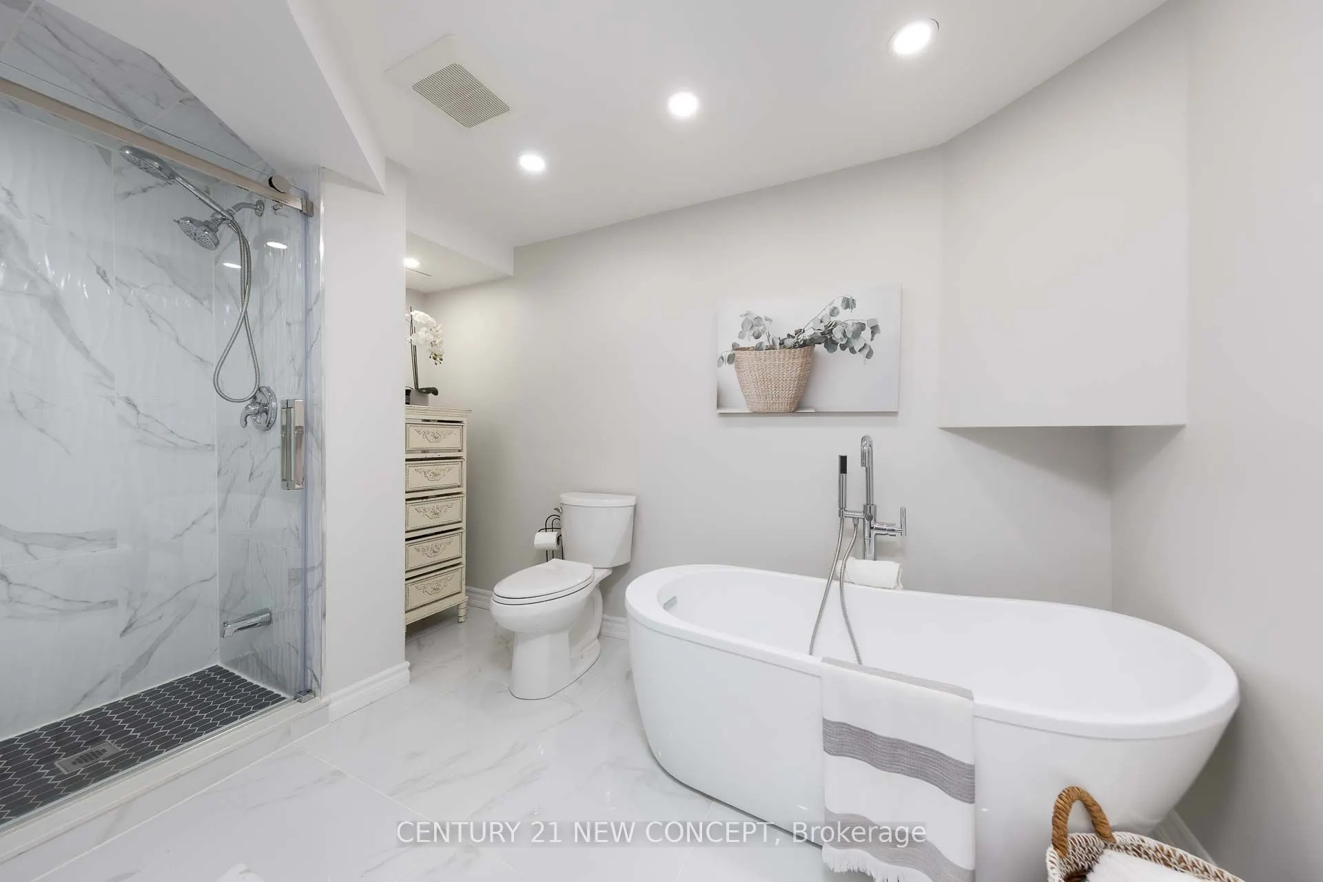 32 Strawberry Hill Crt