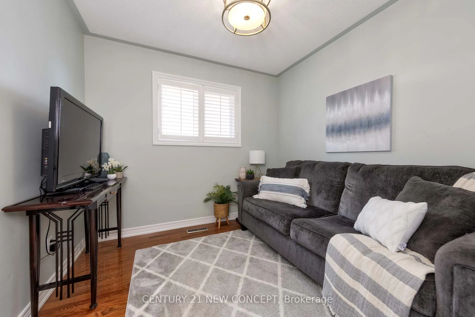 32 Strawberry Hill Crt
