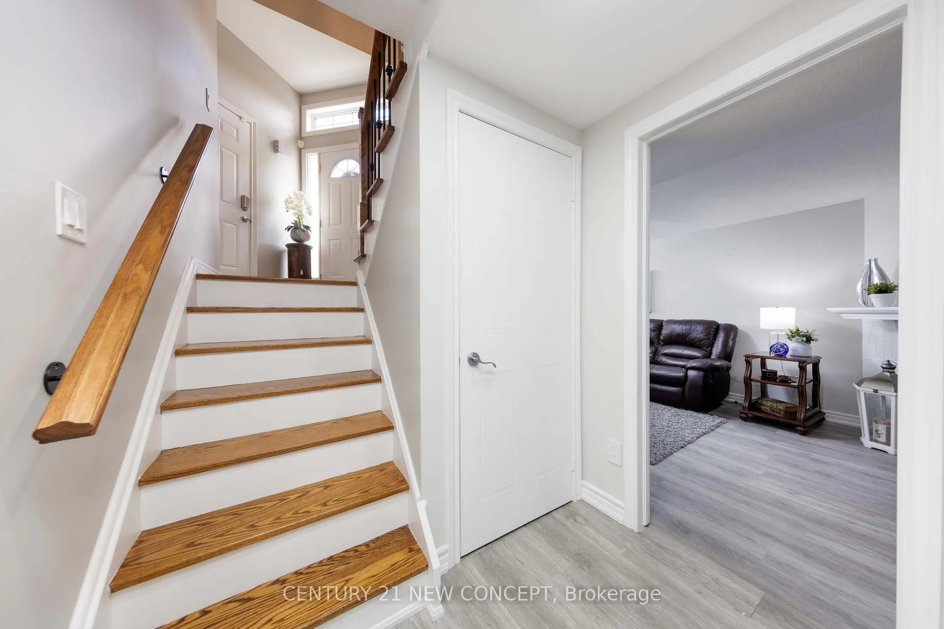 32 Strawberry Hill Crt