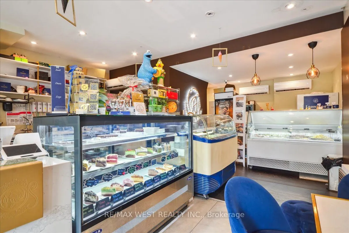 54 Lakeshore Road E