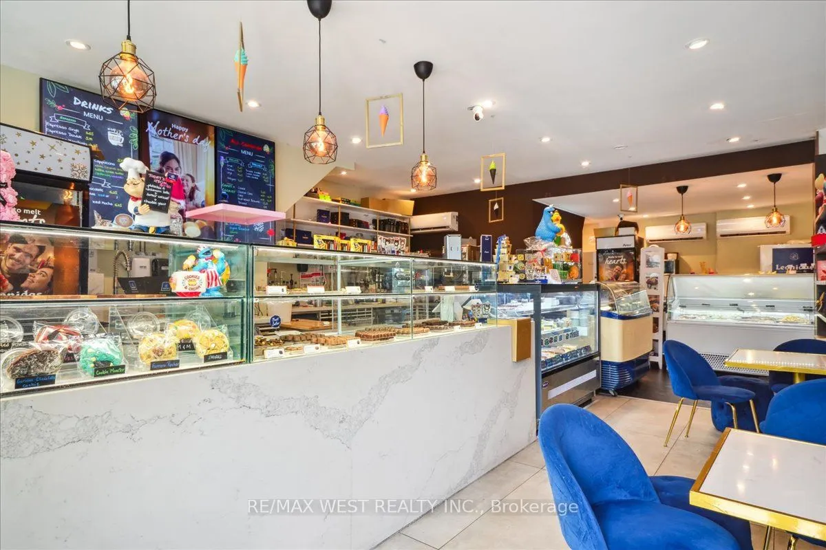 54 Lakeshore Road E