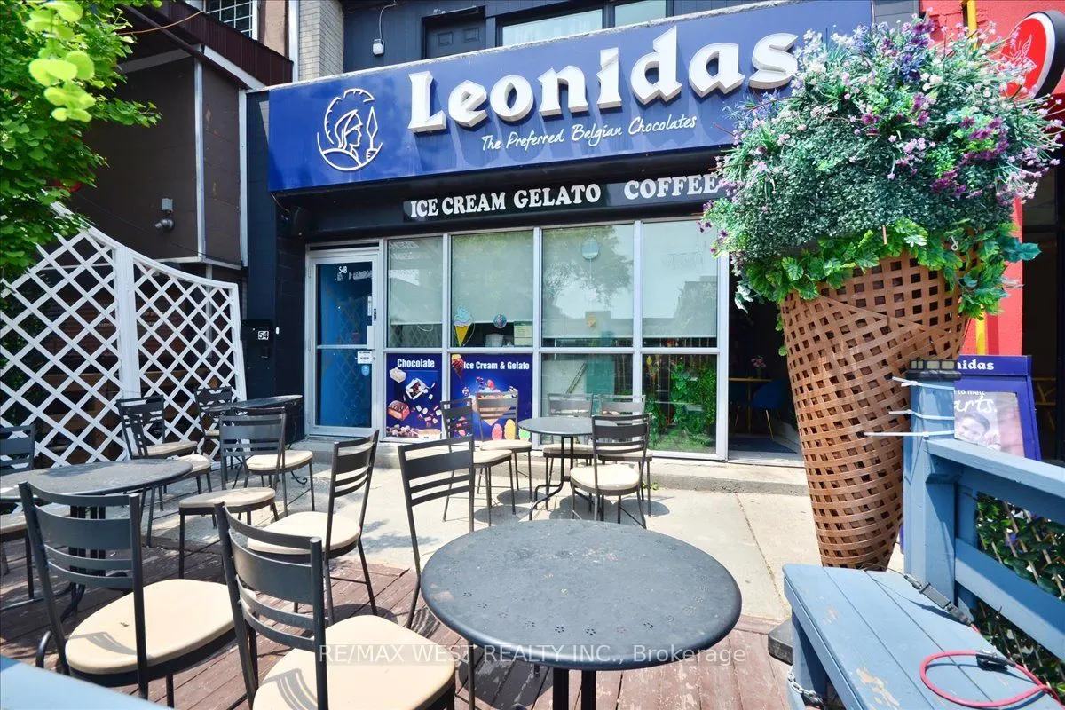 54 Lakeshore Road E