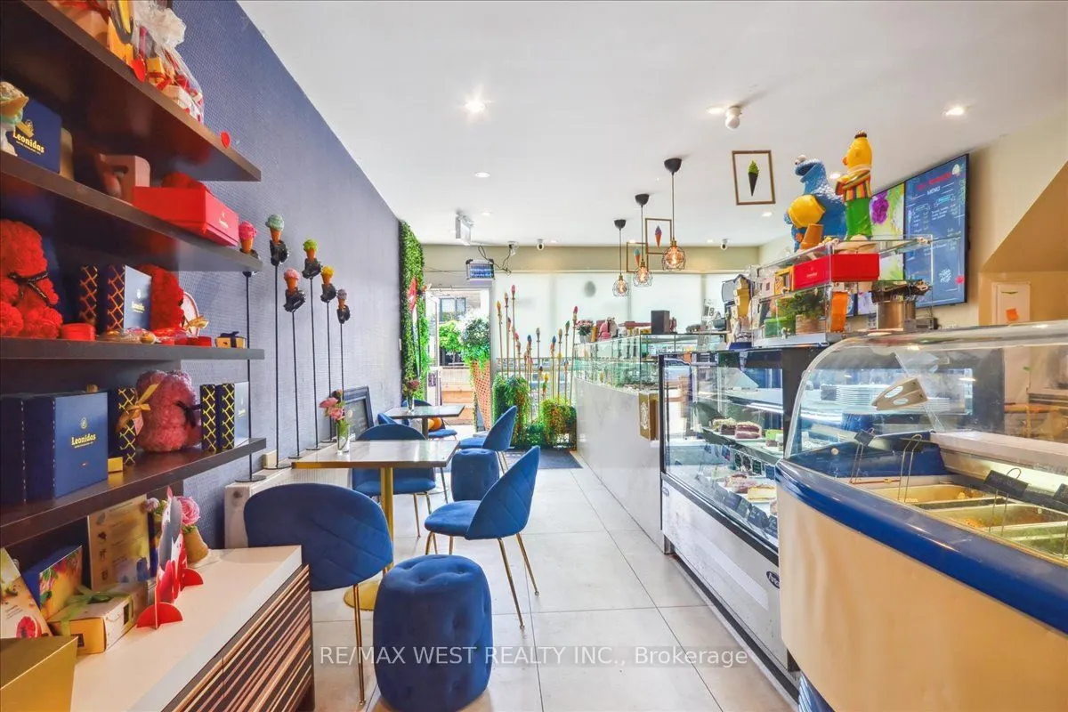 54 Lakeshore Road E